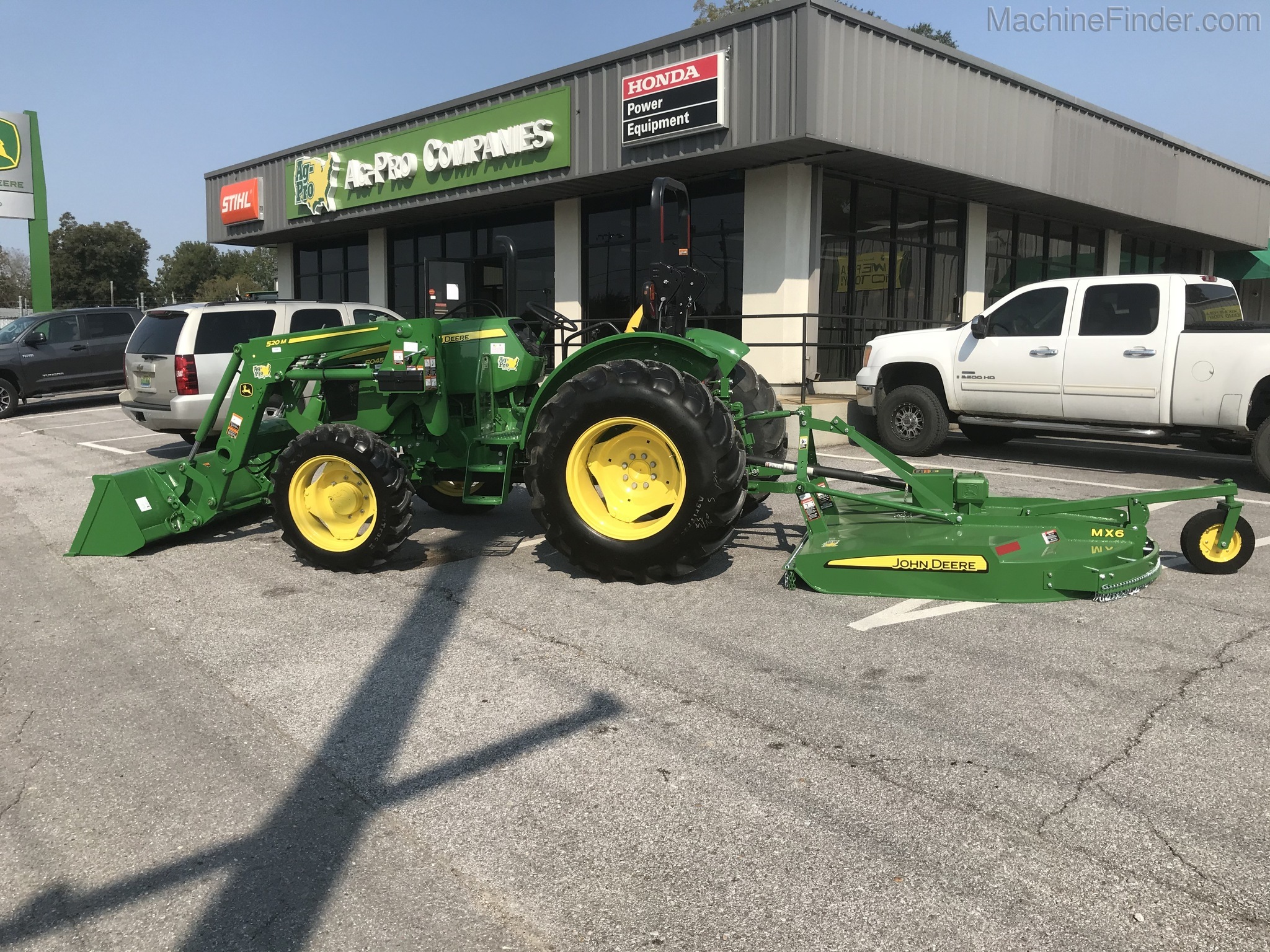 2020 John Deere 5045E Image 1