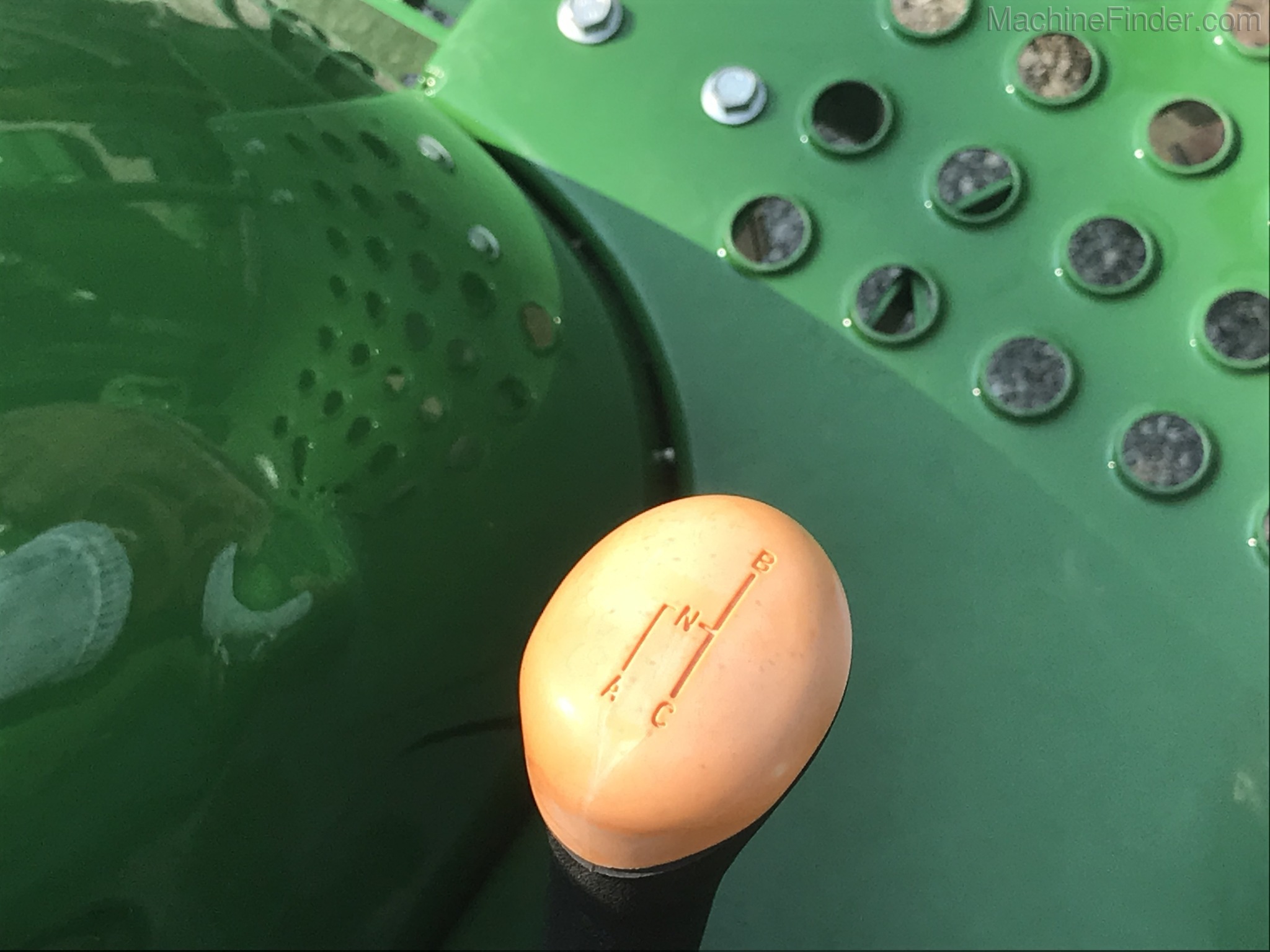 2020 John Deere 5045E Image 13