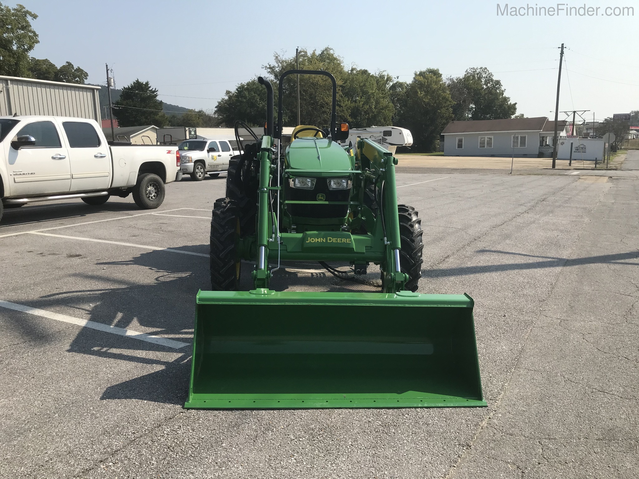 2020 John Deere 5045E Image 3