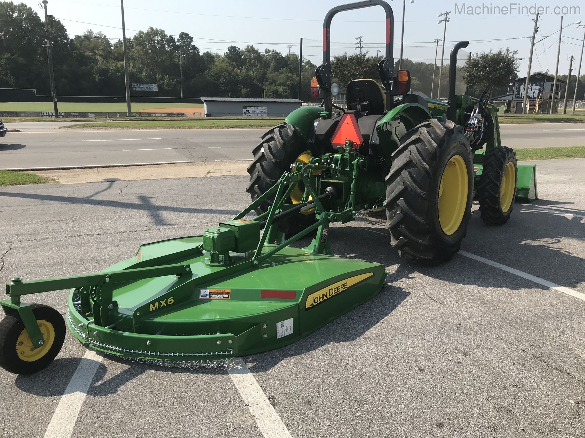 2020 John Deere 5045E Image 5