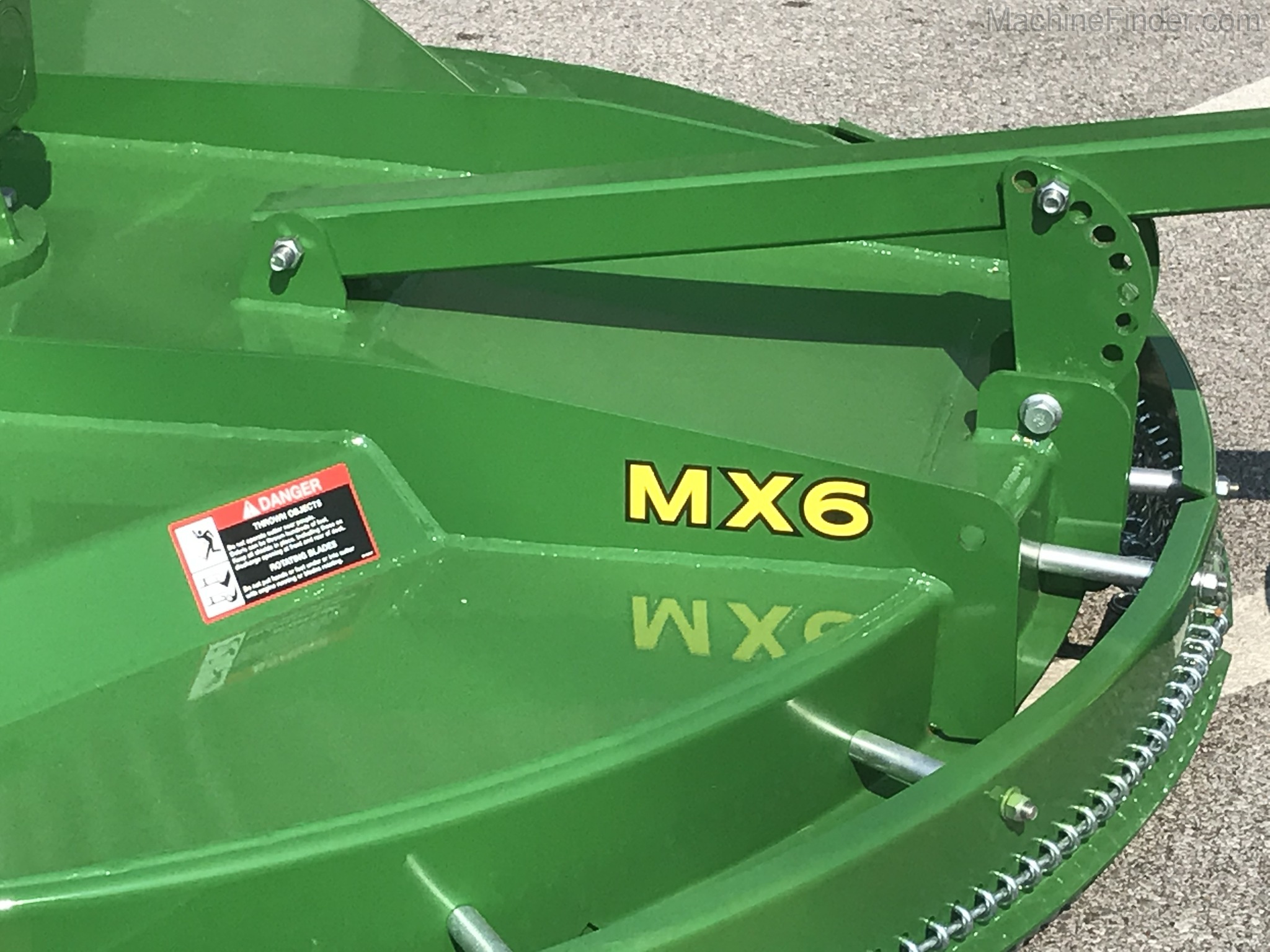 2020 John Deere 5045E Image 11