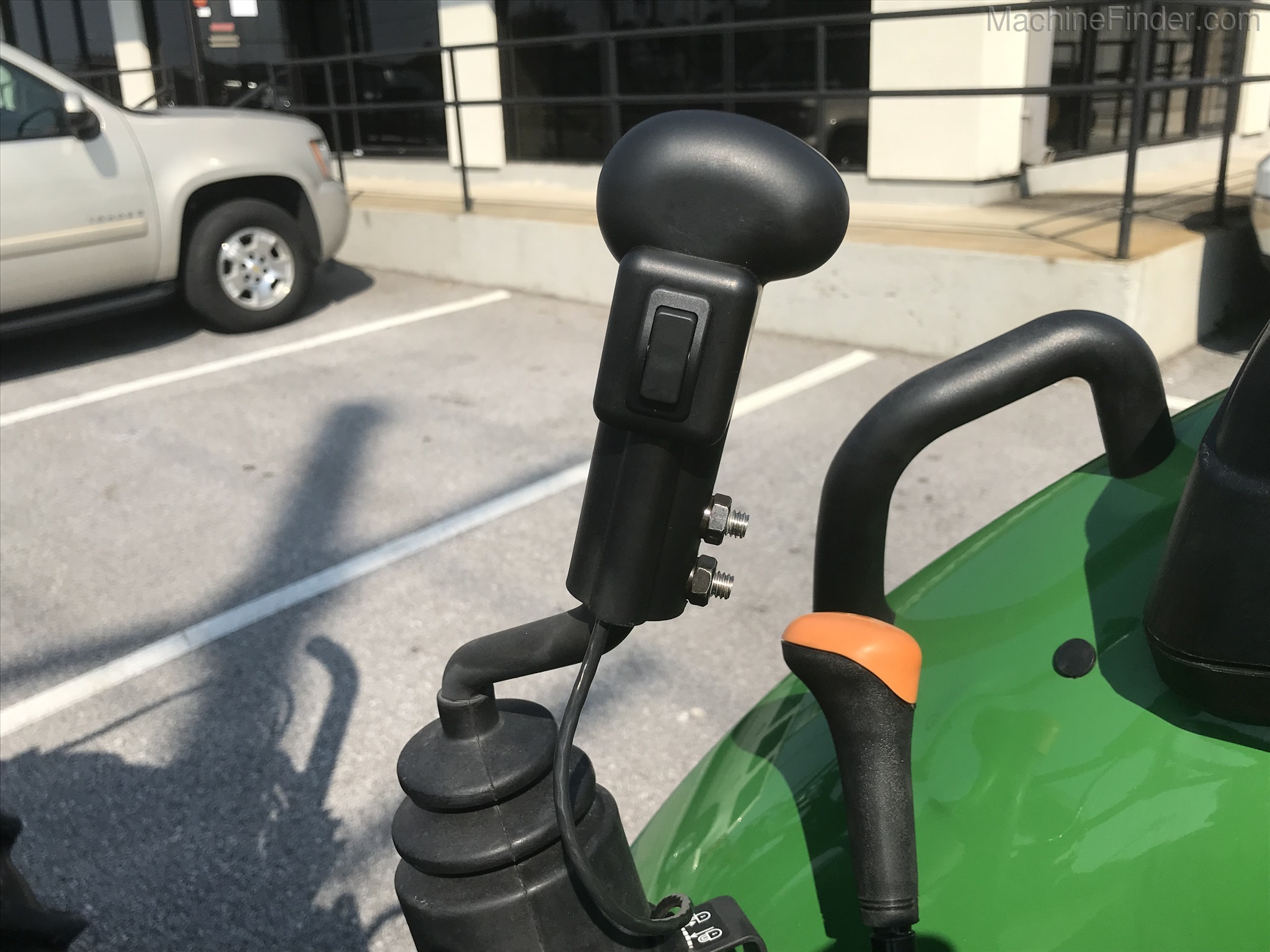 2020 John Deere 5045E Image 8