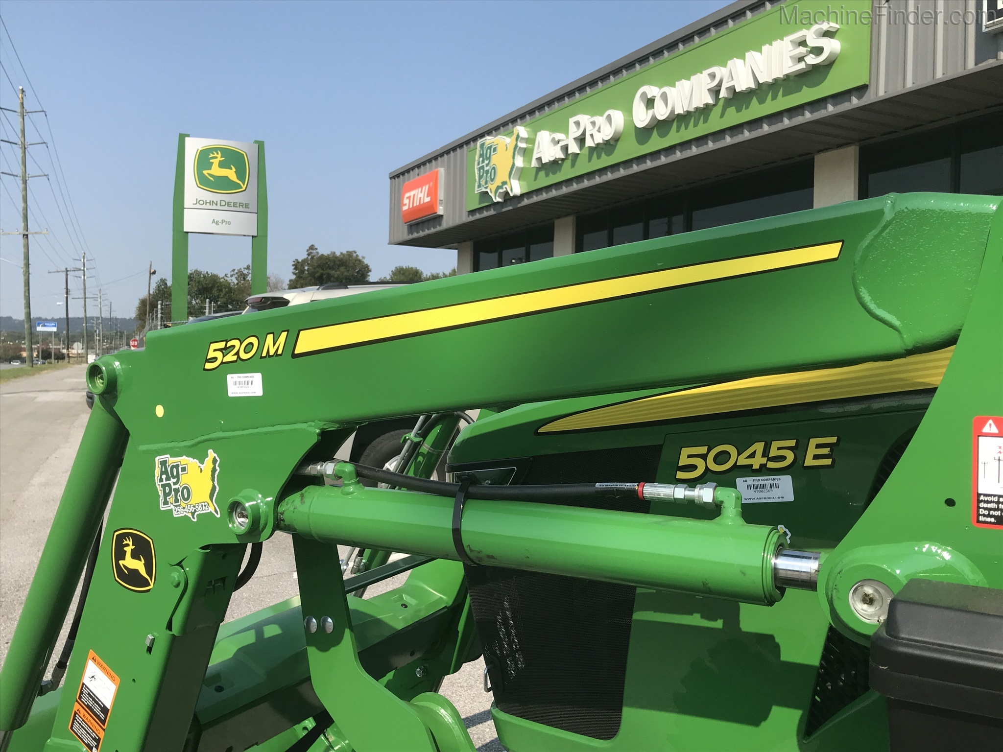 2020 John Deere 5045E Image 7