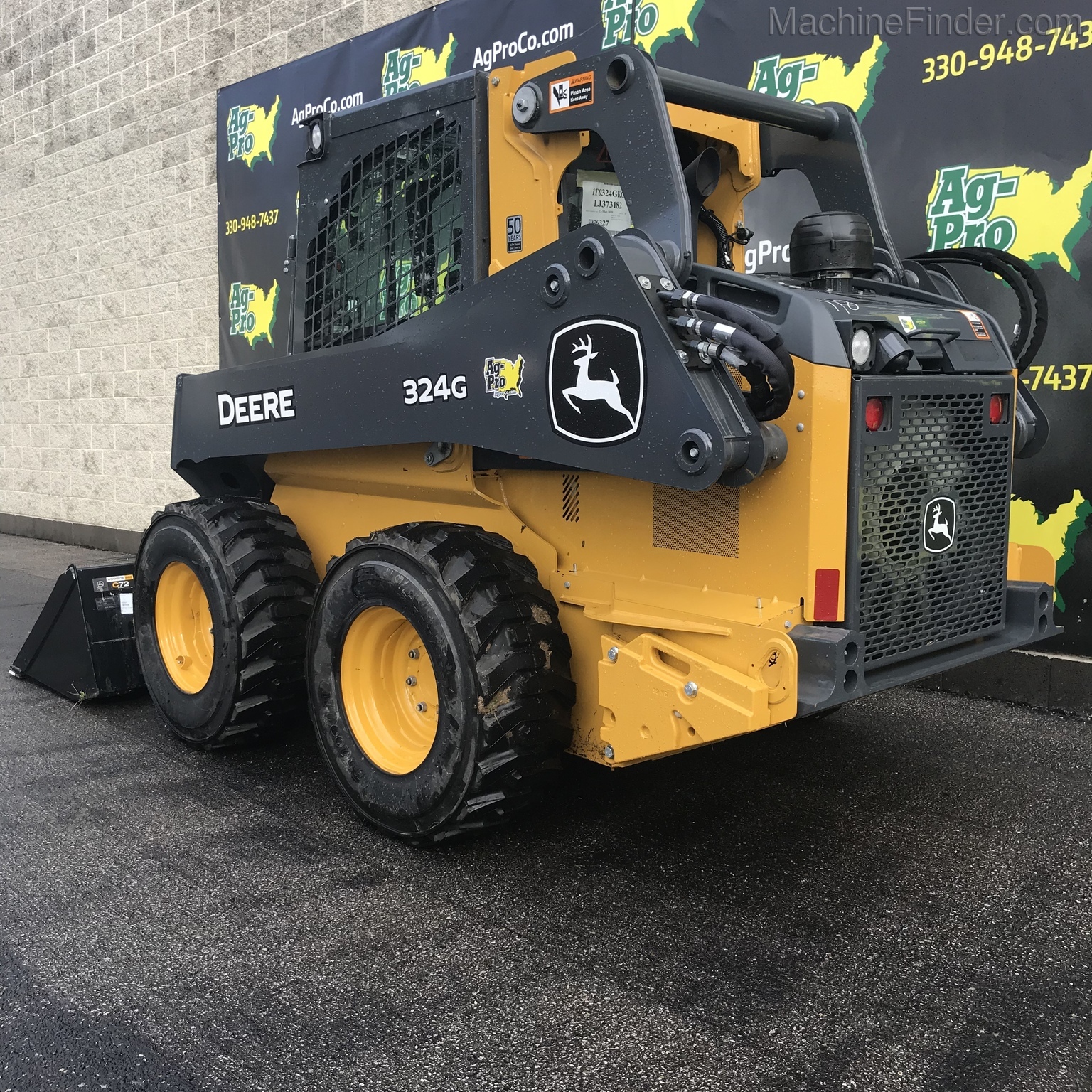 2020 John Deere 324G Image 2