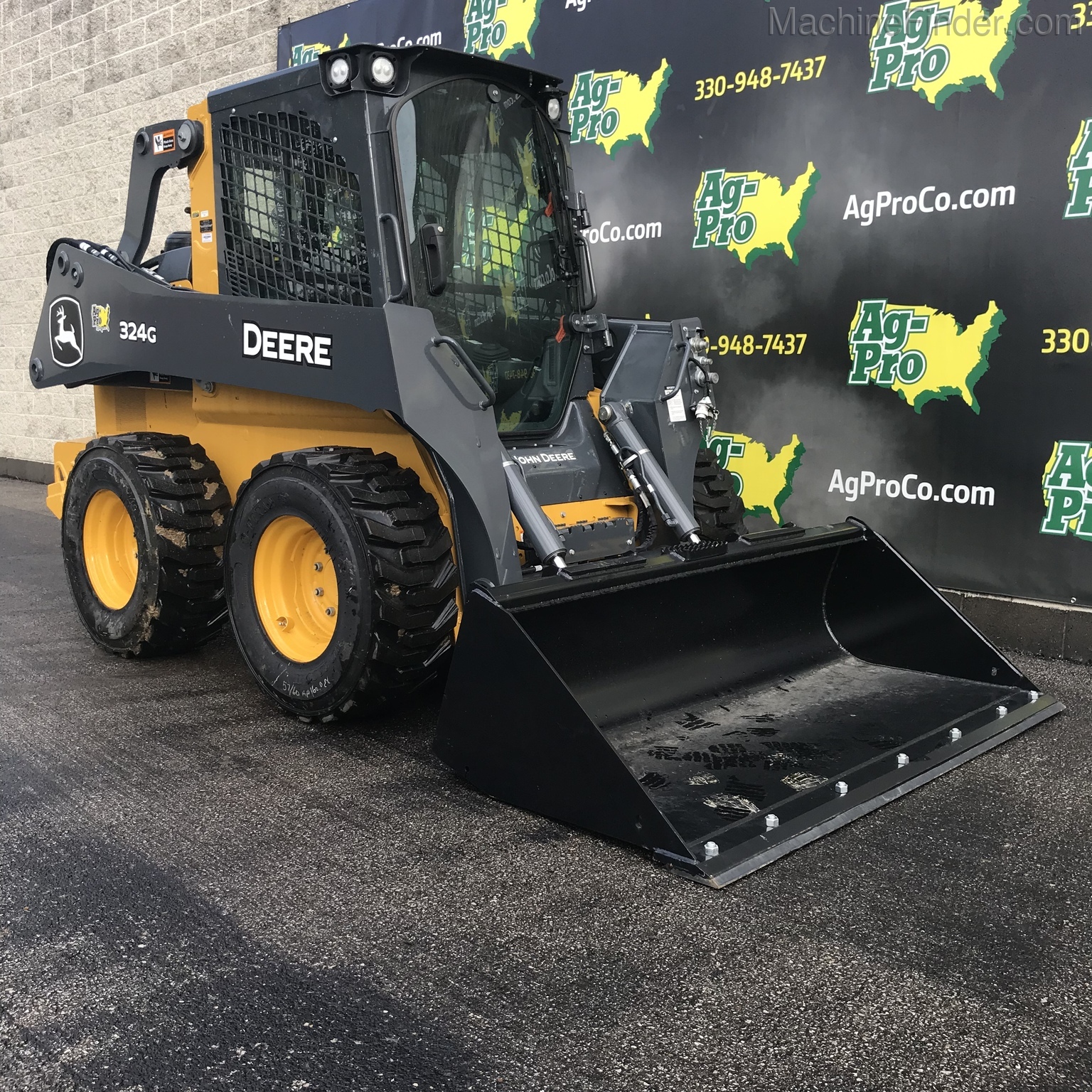2020 John Deere 324G Image 6