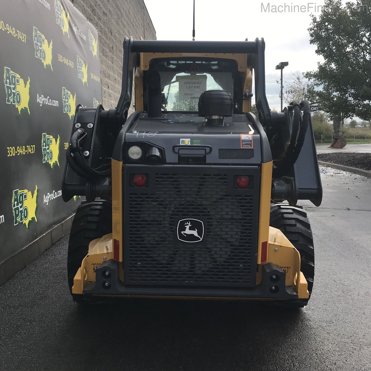 2020 John Deere 324G Image 9