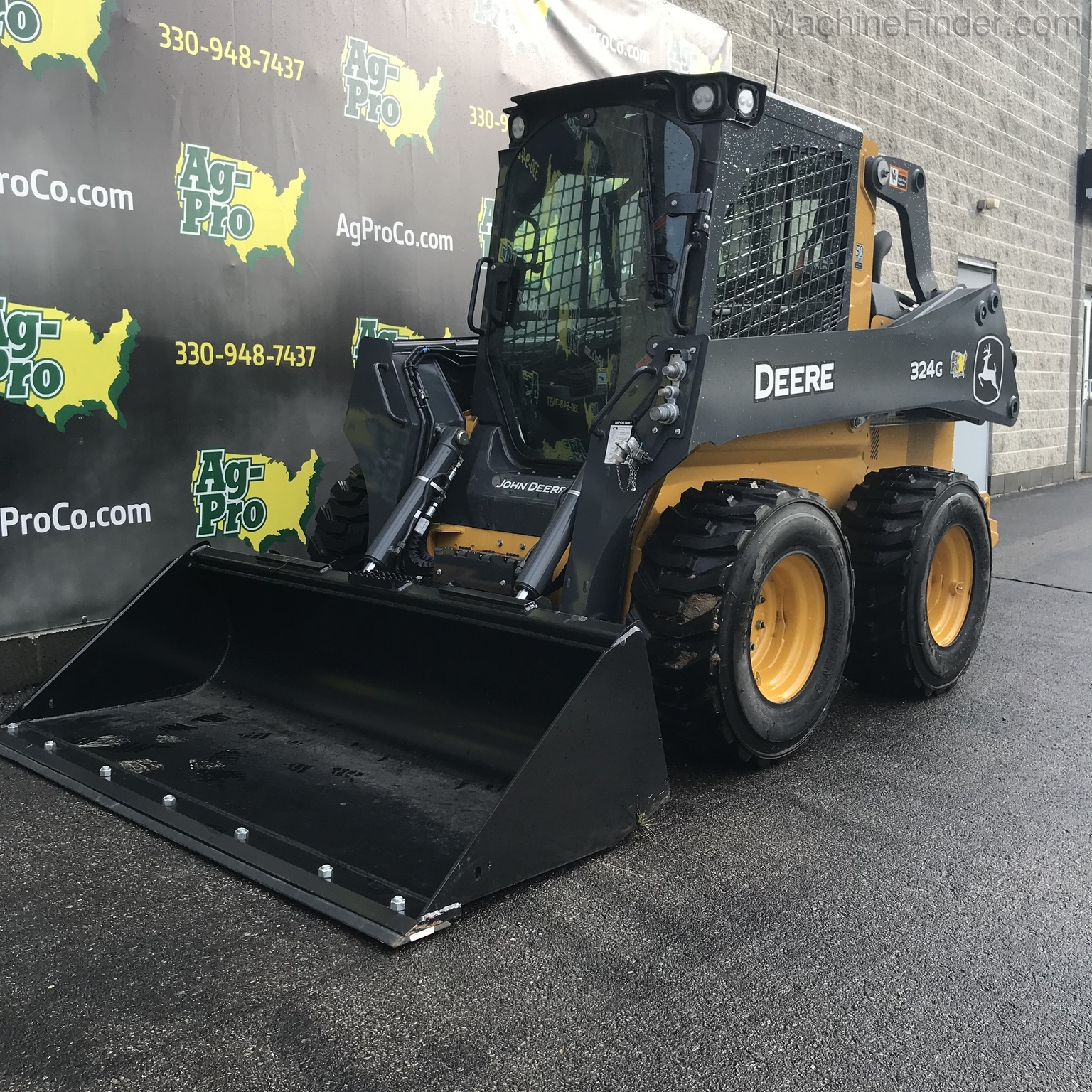 2020 John Deere 324G Image 1