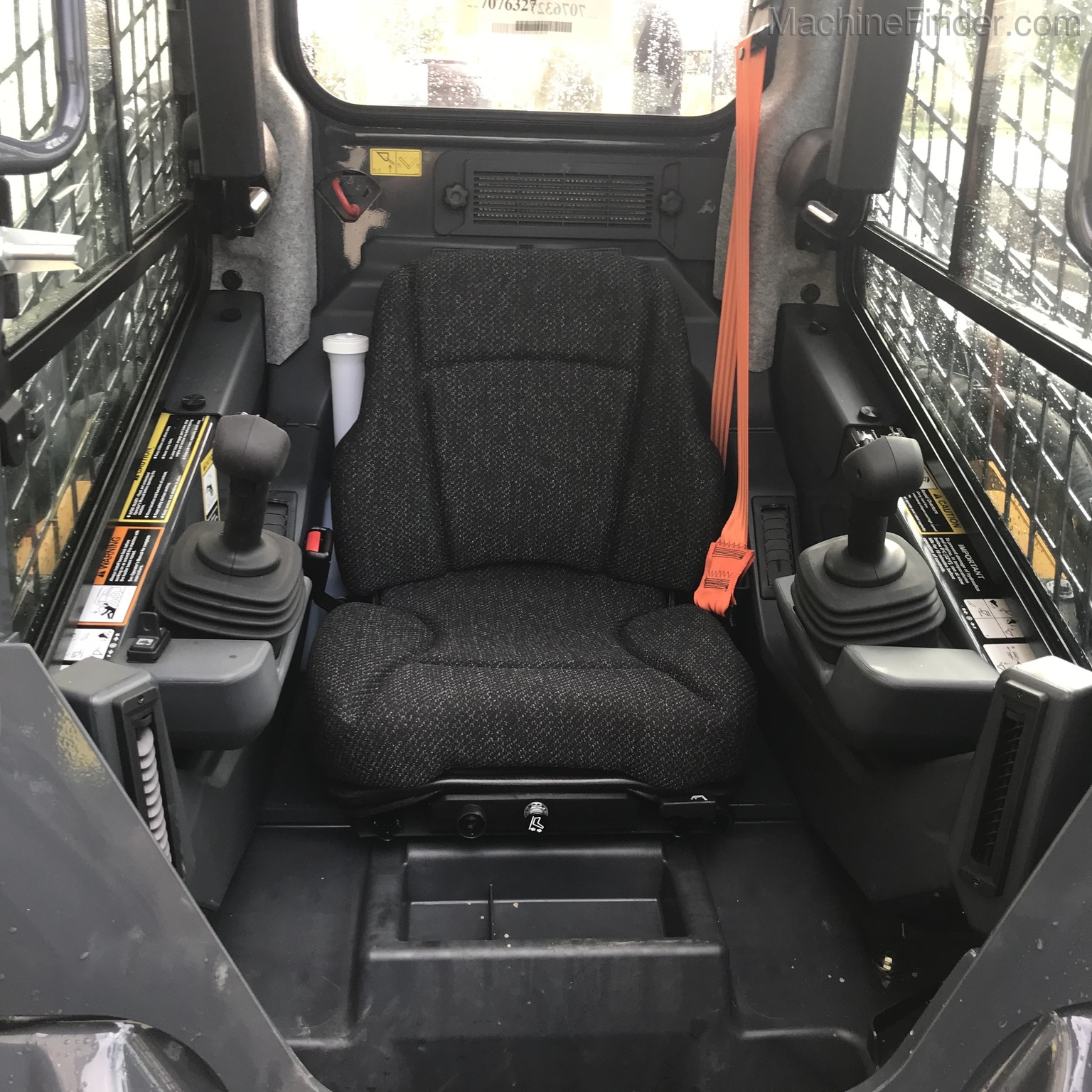 2020 John Deere 324G Image 5