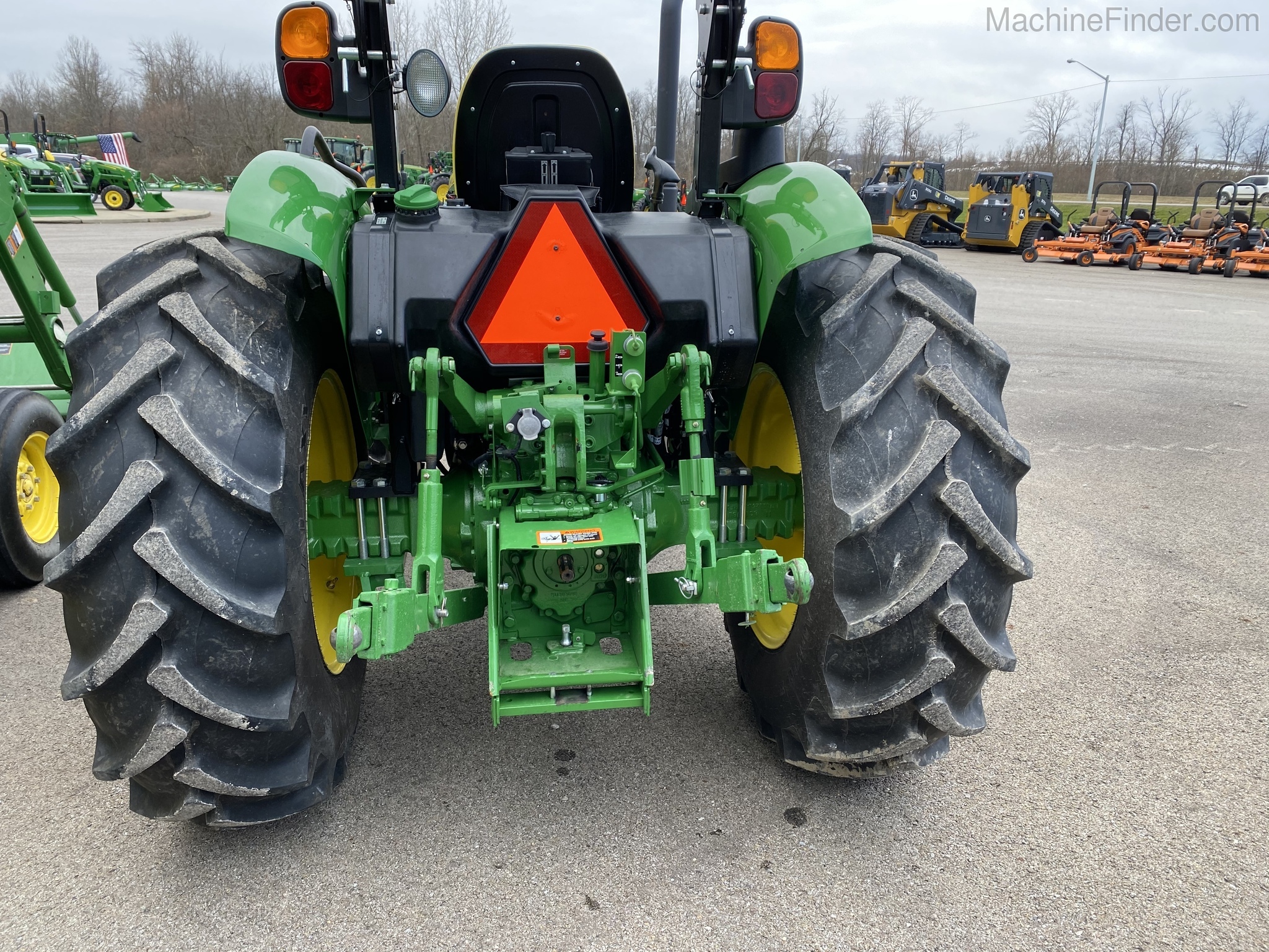 2019 John Deere 5075E Image 4
