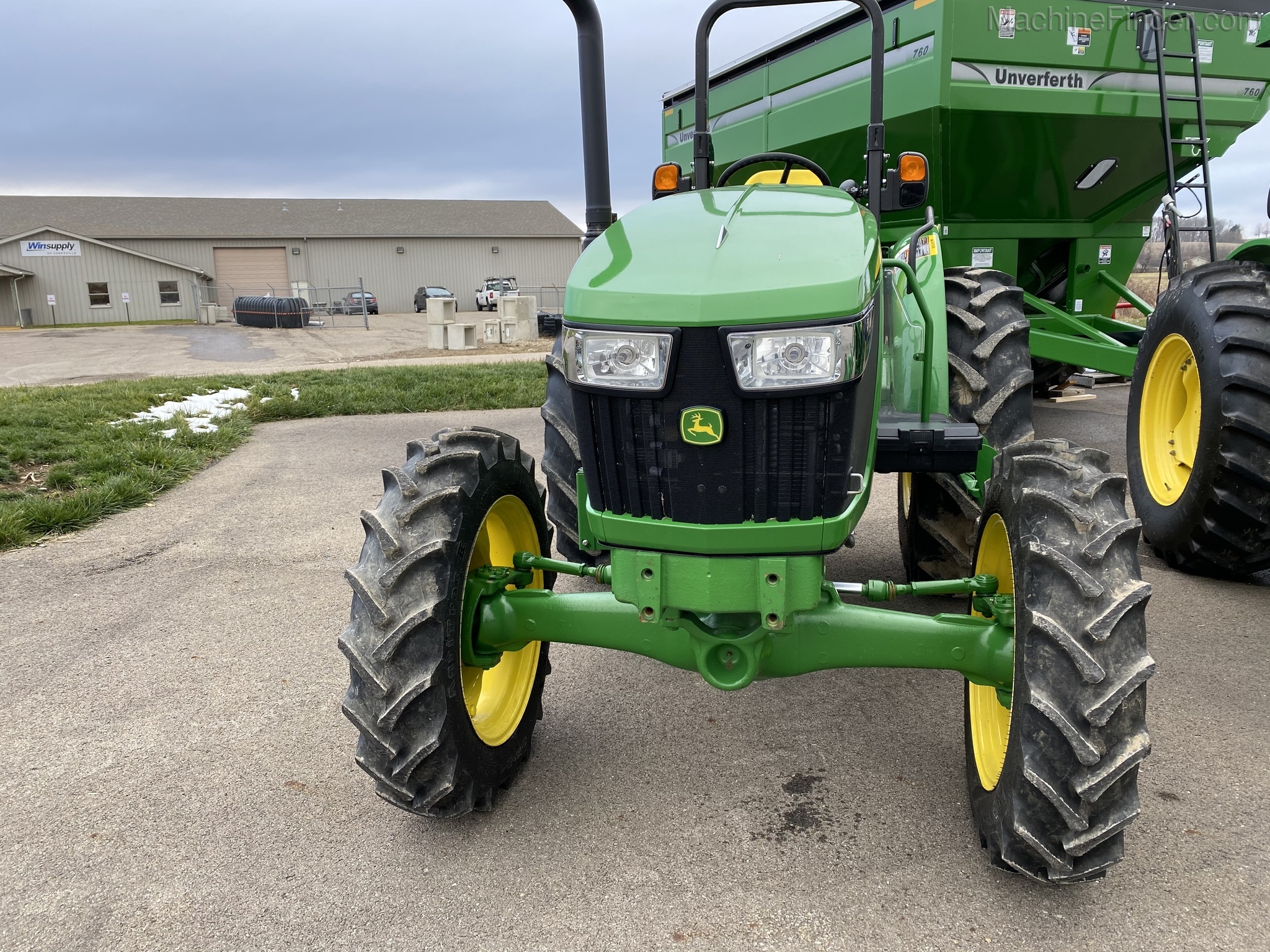 2019 John Deere 5075E Image 2