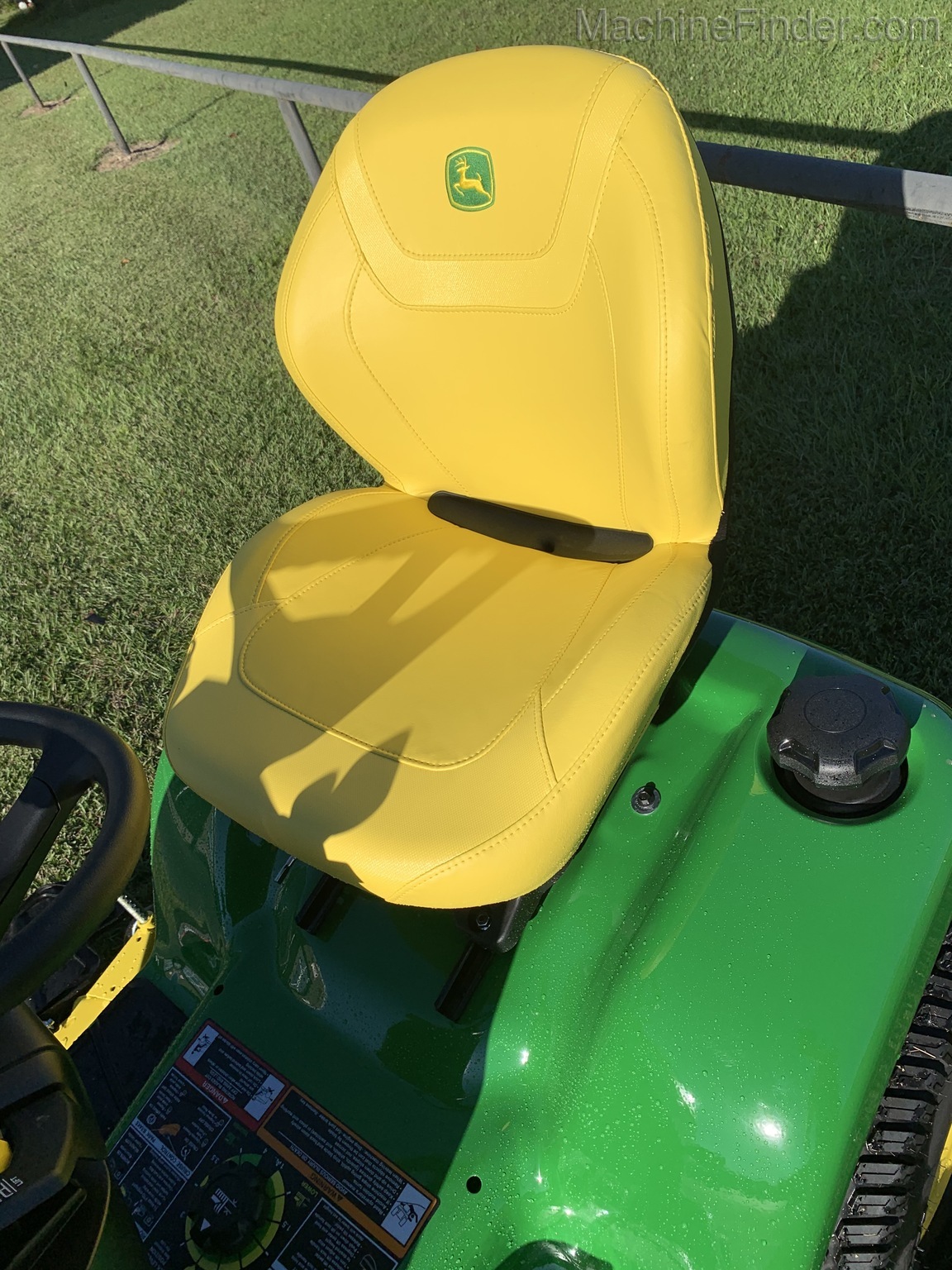 2020 John Deere X380 Image 3