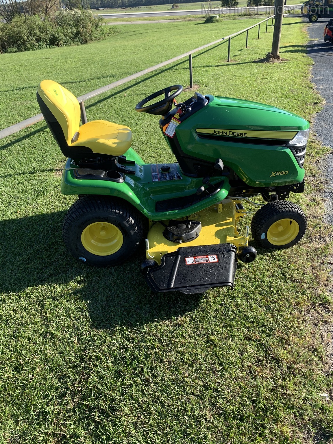 2020 John Deere X380 Image 6