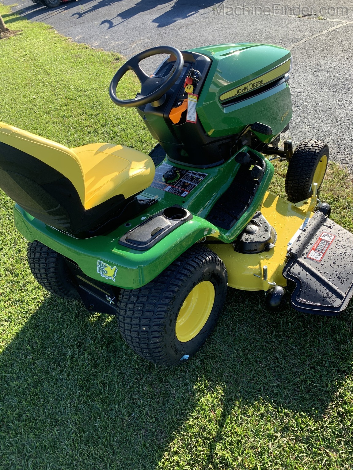 2020 John Deere X380 Image 5