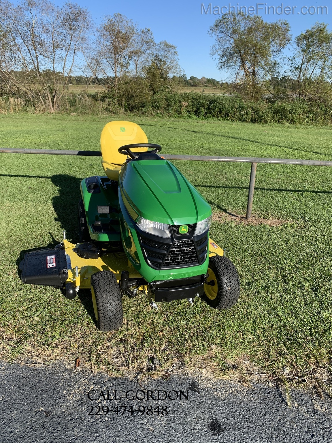2020 John Deere X380 Image 7
