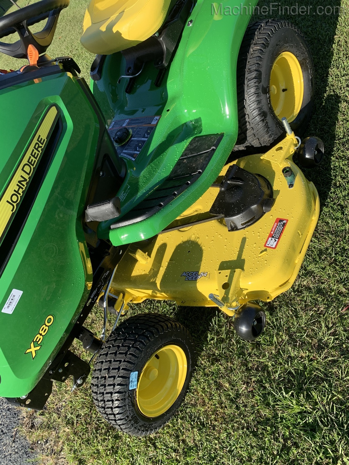 2020 John Deere X380 Image 8