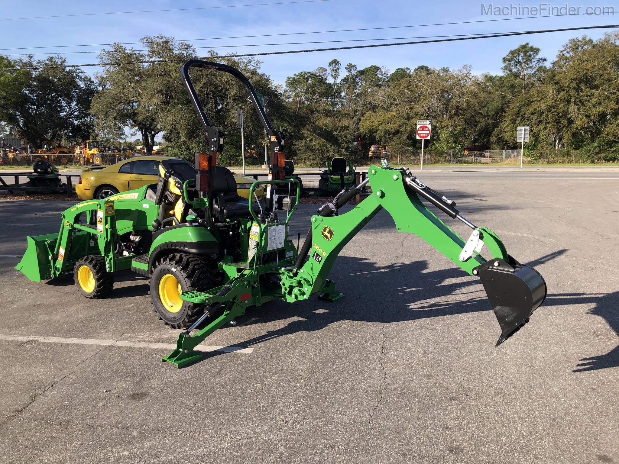 2020 John Deere 1025R Image 6