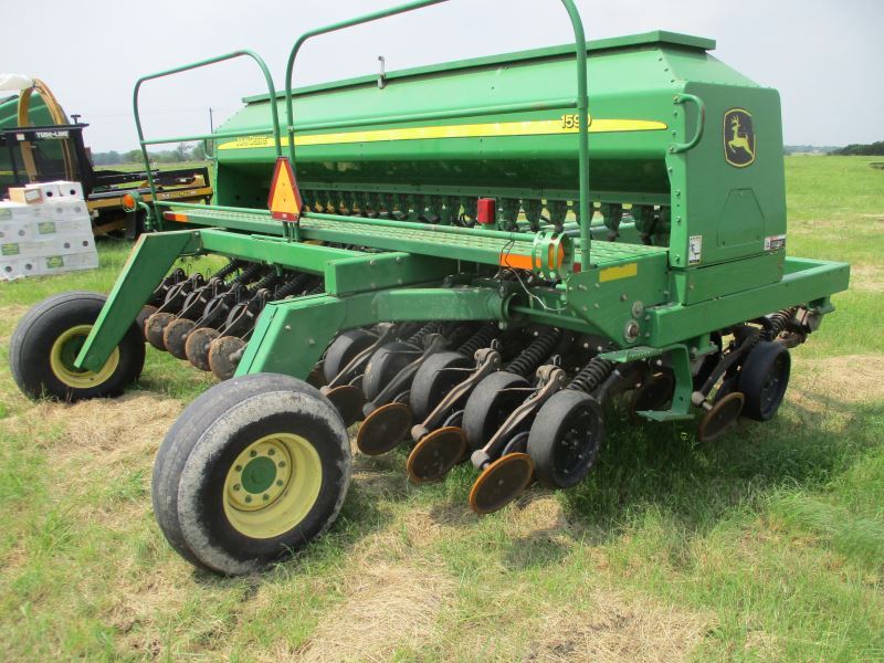 John Deere 1590 Image 2