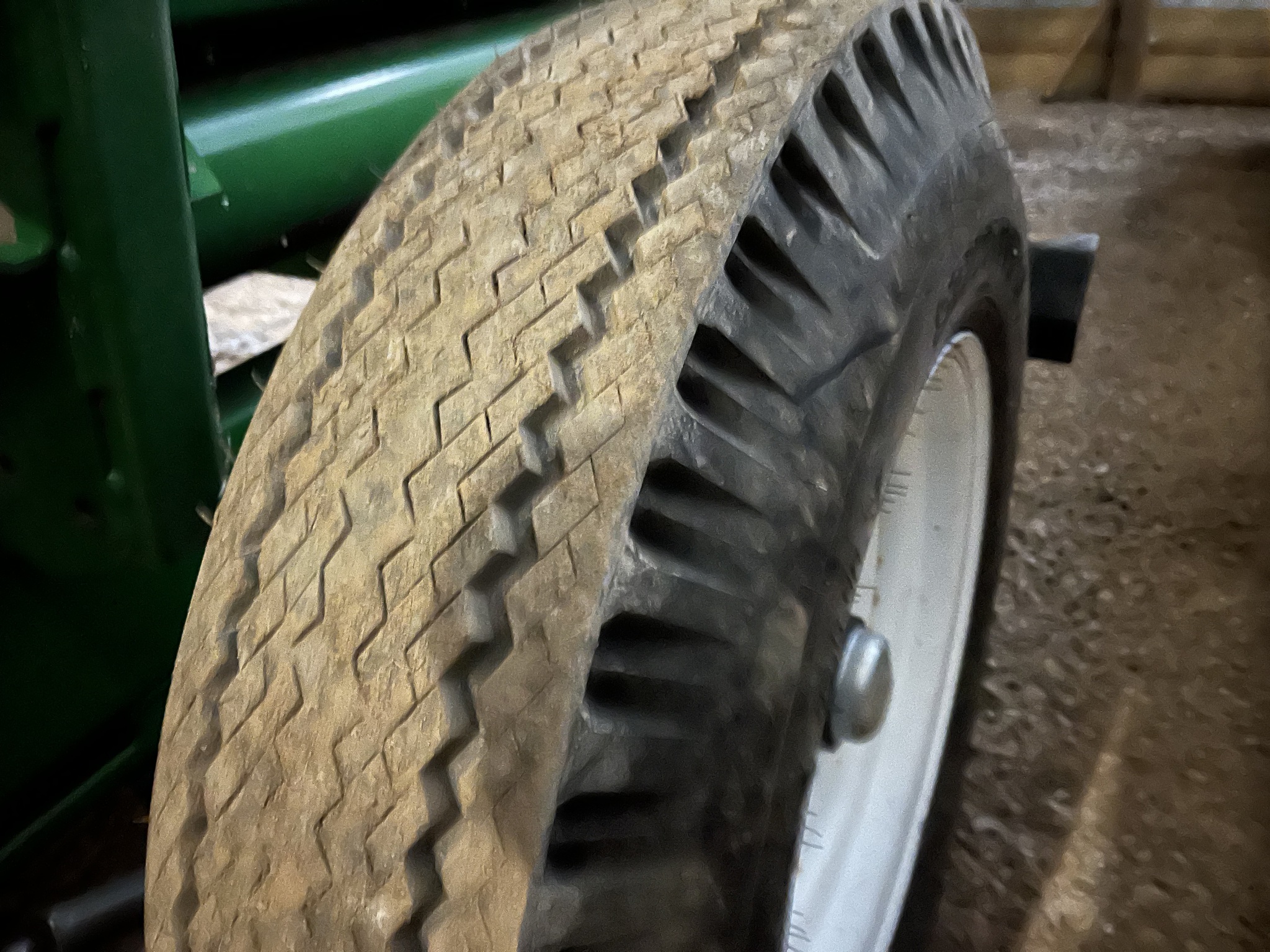 Used 2005 Unverferth RRT36 roadrunner Header carts at Koenig Equipment in Franklin, IN - PhotoXL10