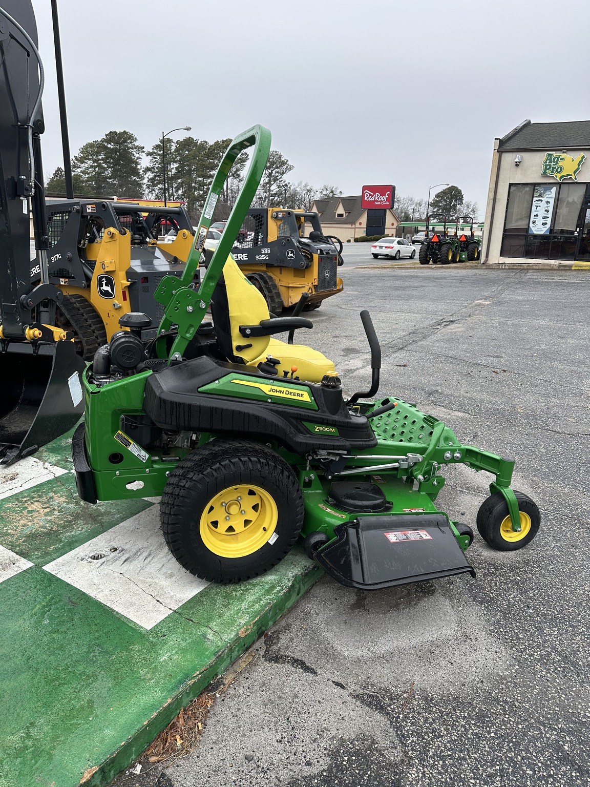 2025 John Deere Z930M Image 4