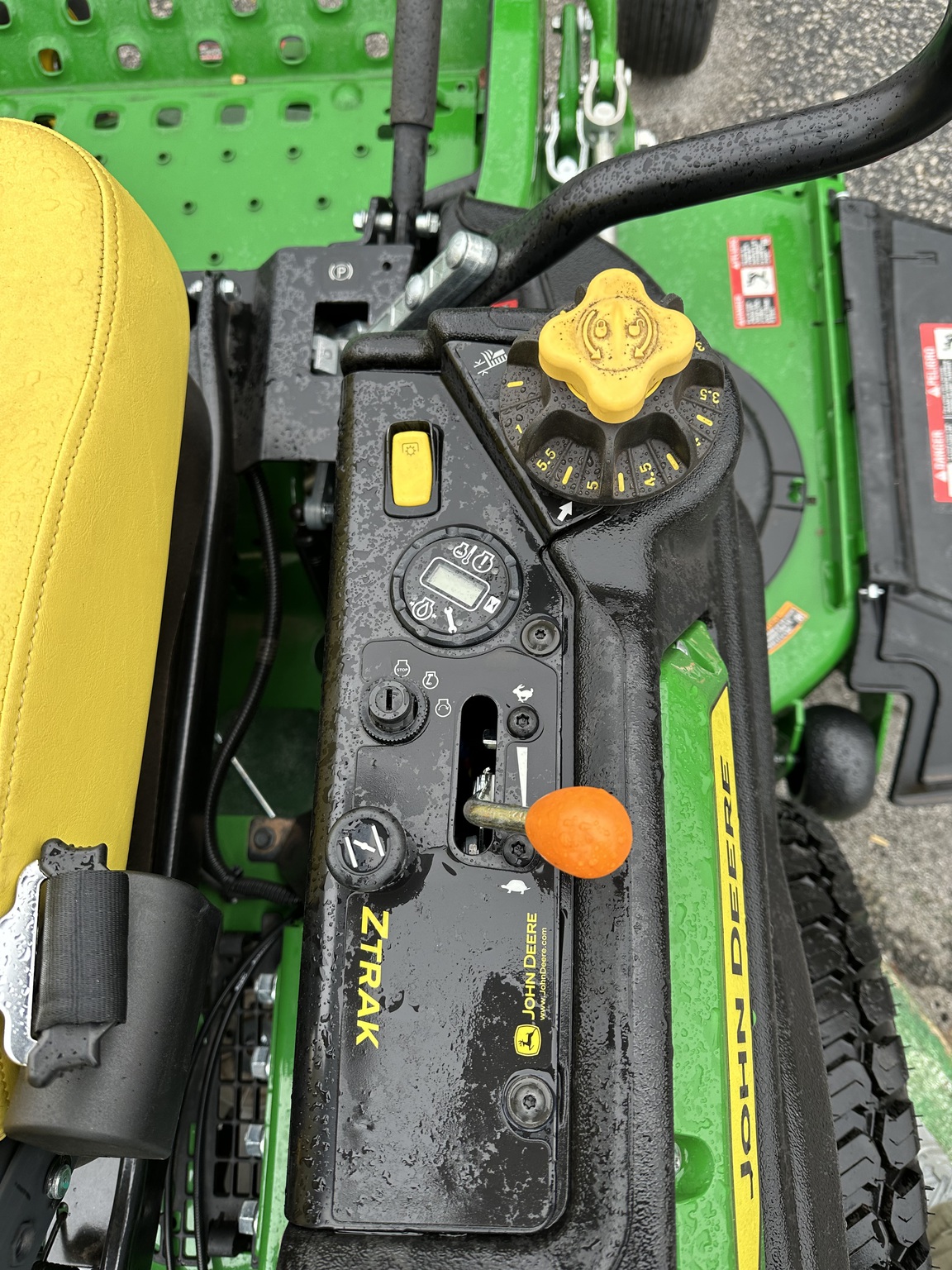 2025 John Deere Z930M Image 5