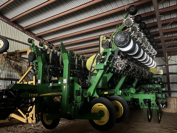 Photo of 2019 John Deere 1795