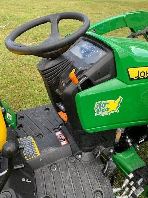 2023 John Deere 1025R Image 3