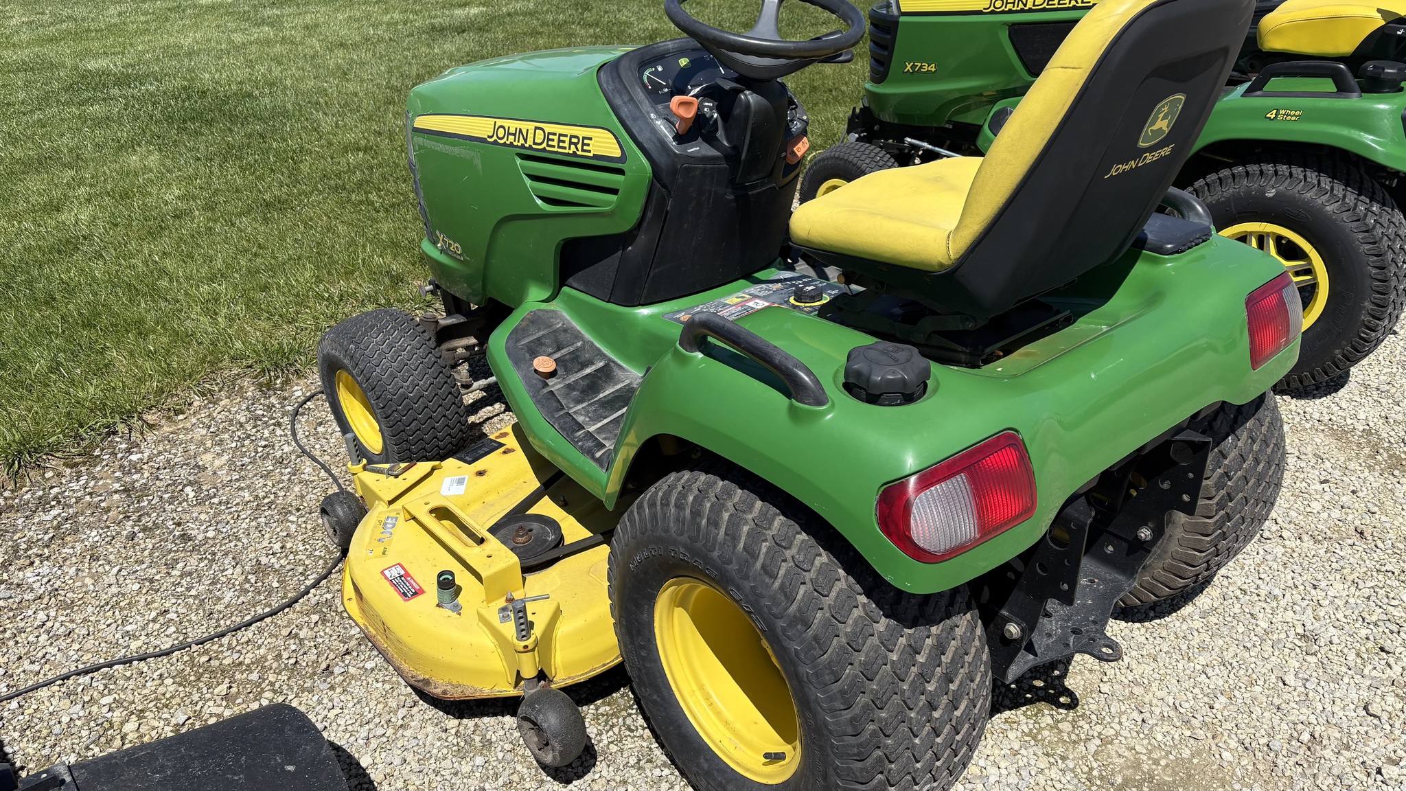 2008 John Deere X720 Image 3
