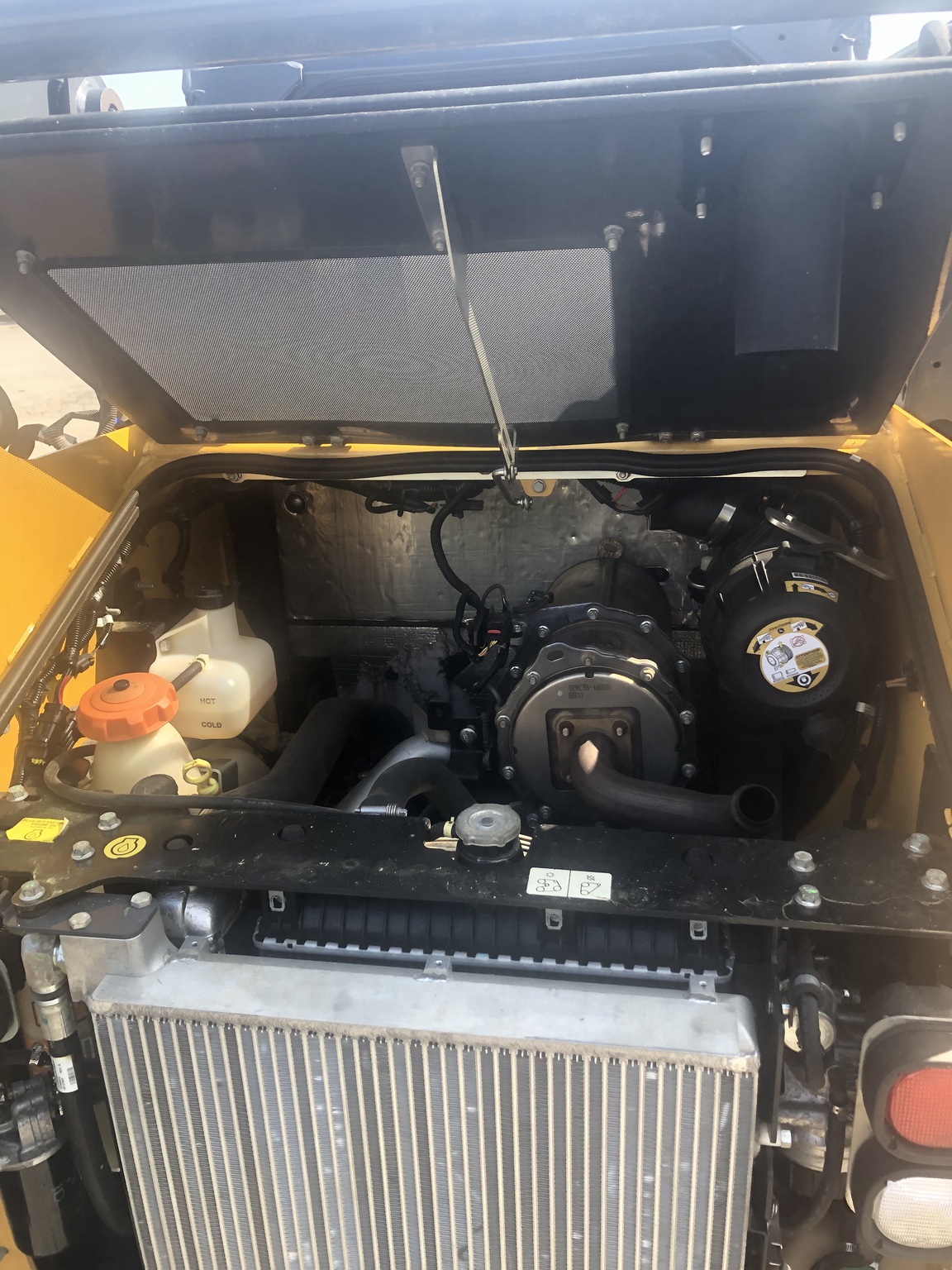 2020 John Deere 318G Image 9