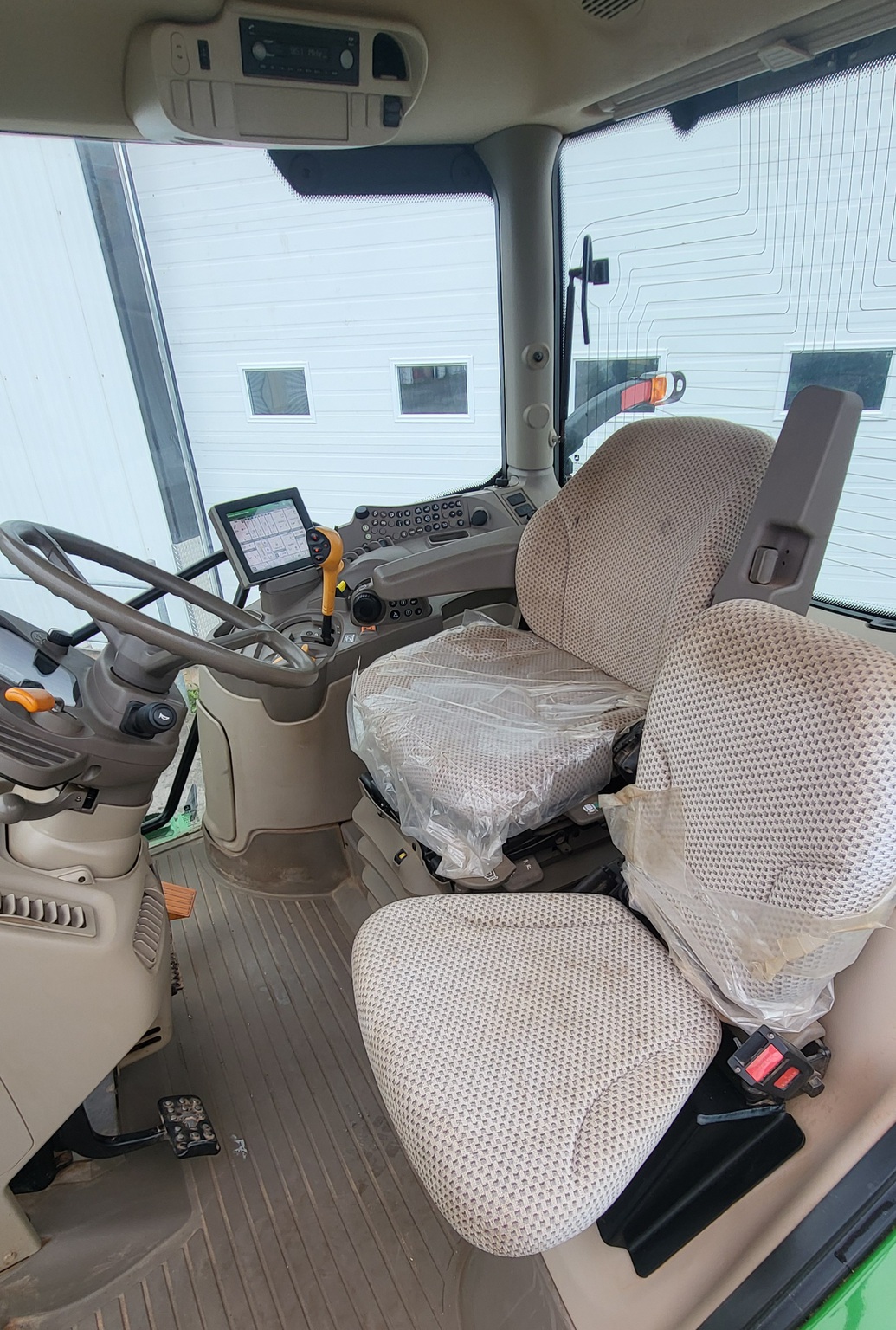 2020 John Deere 6175R Image 9