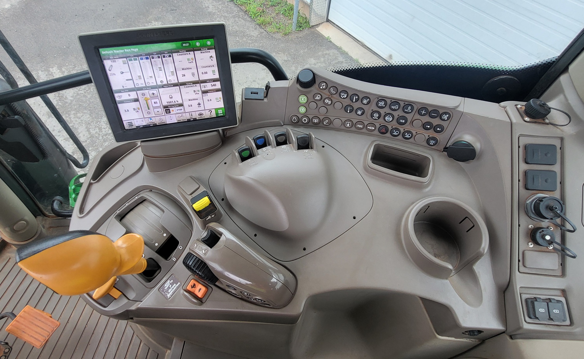 2020 John Deere 6175R Image 12