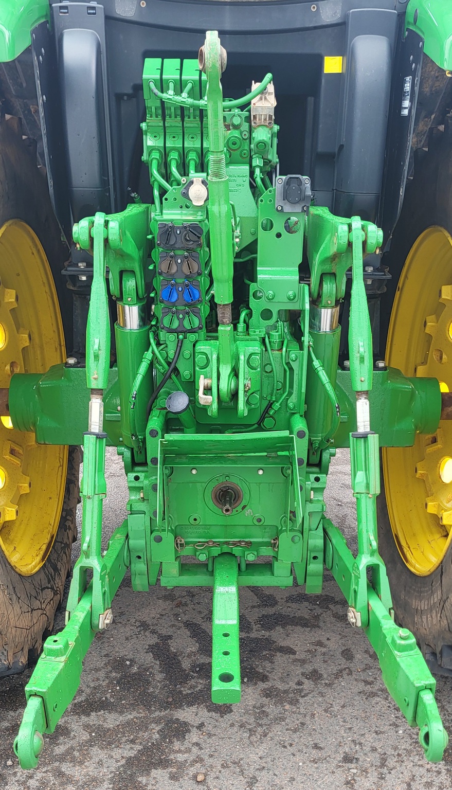 2020 John Deere 6175R Image 8