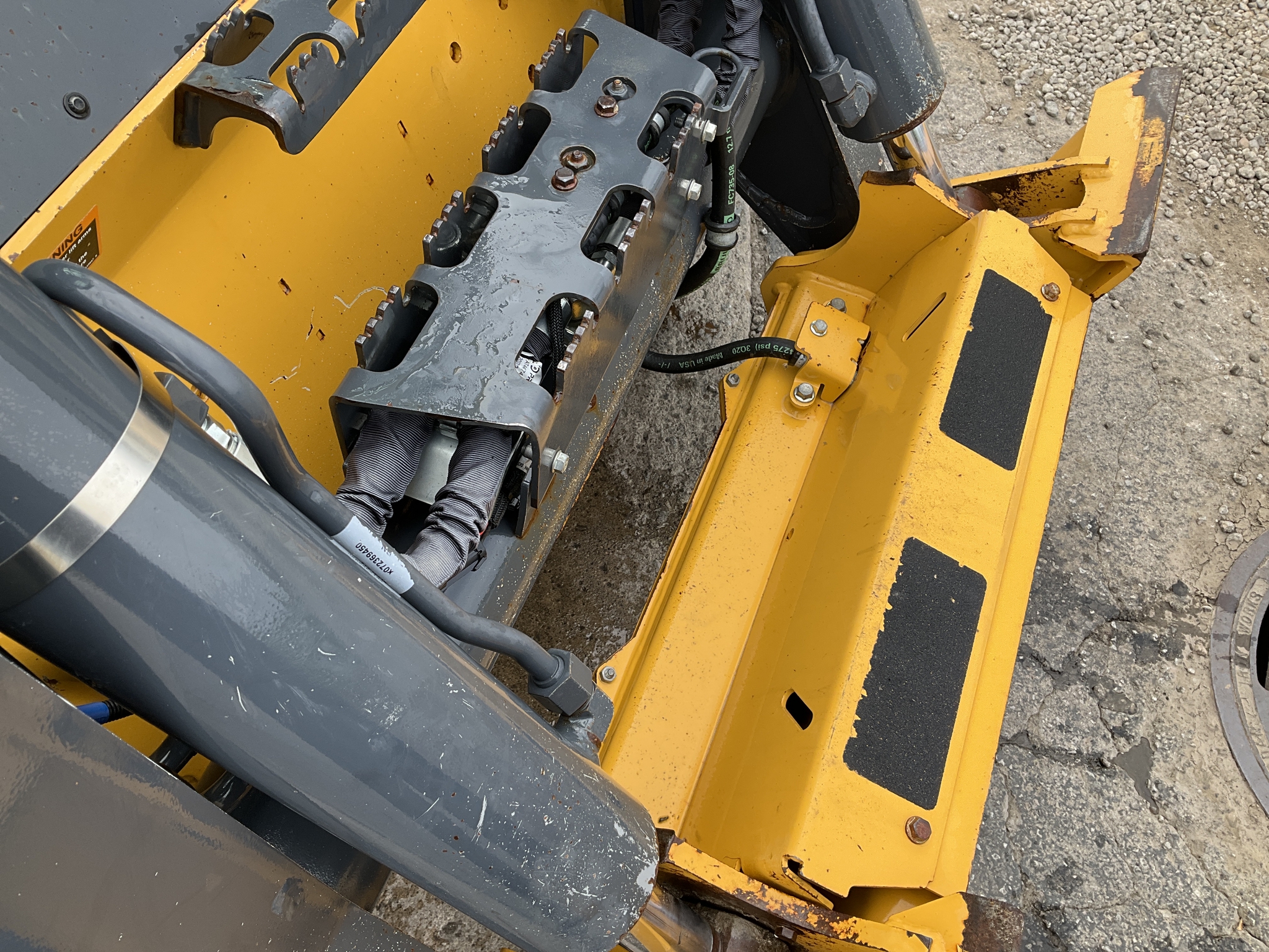 2021 John Deere 333G Image 12