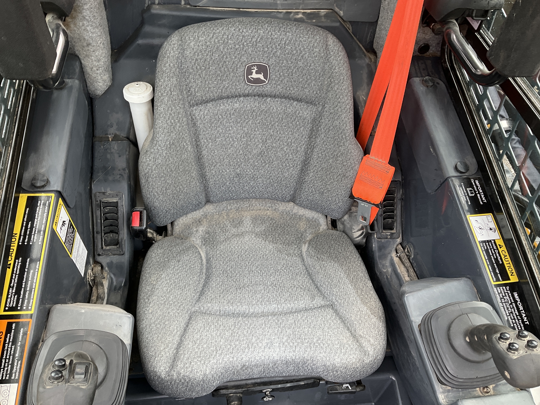 2021 John Deere 333G Image 9