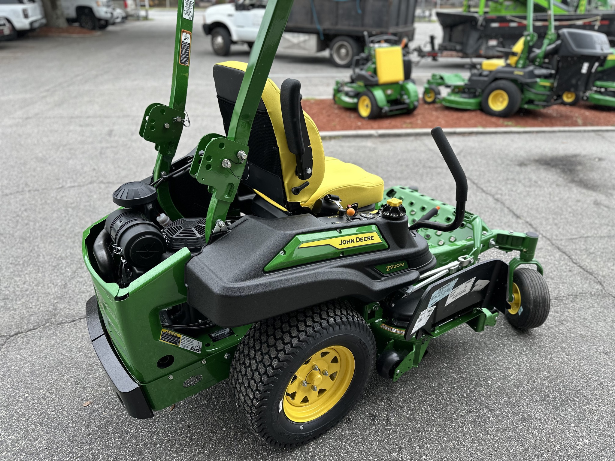 2025 John Deere Z920M Image 4