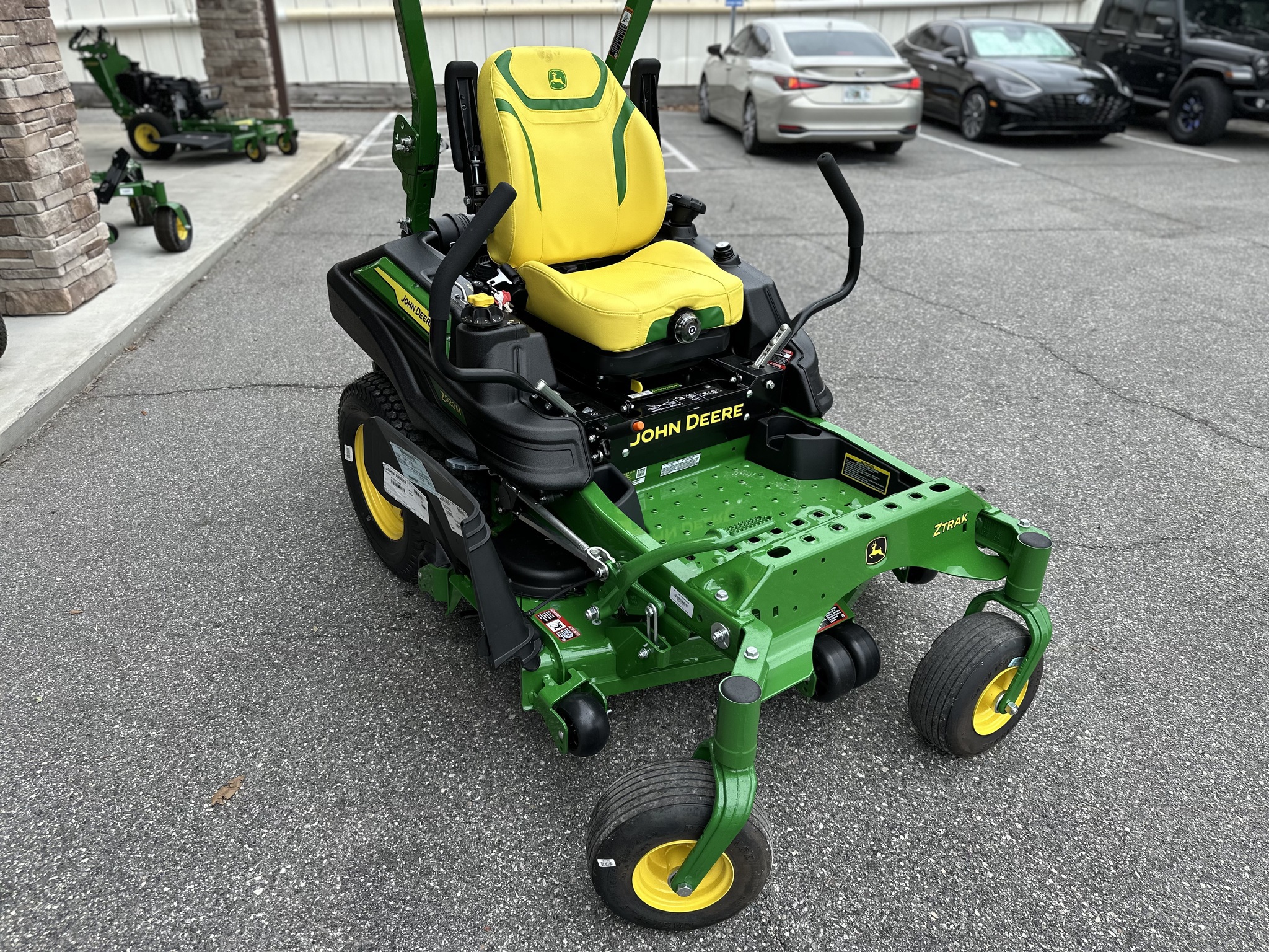 2025 John Deere Z920M Image 7