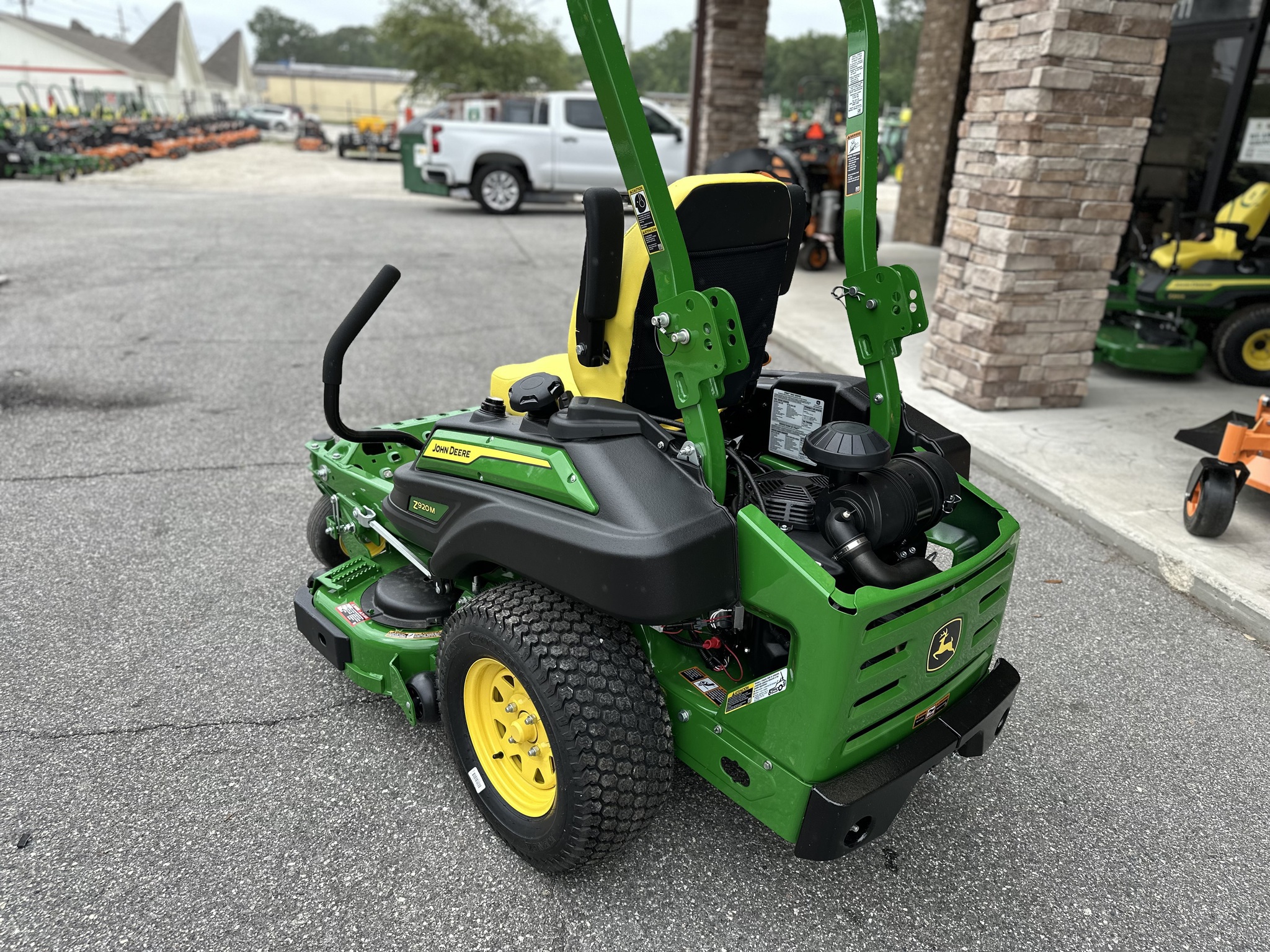 2025 John Deere Z920M Image 5