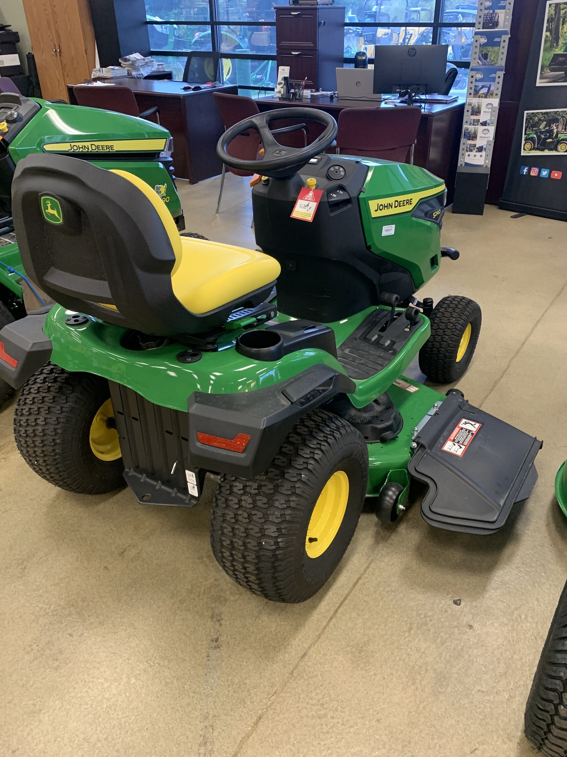 2025 John Deere S240 48IN DECK Image 3