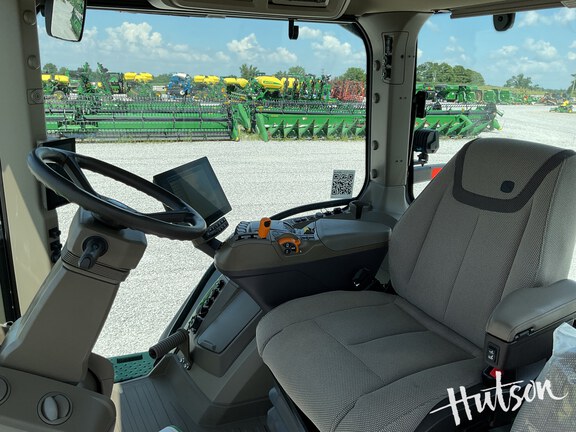 Photo of 2024 John Deere 8R 250