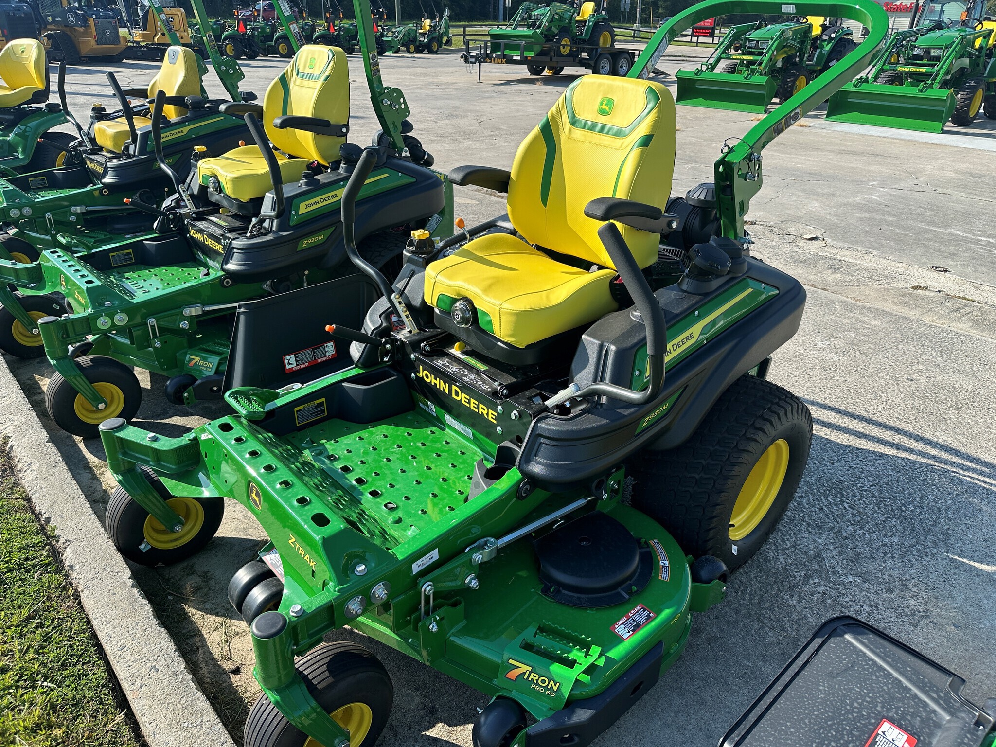 2025 John Deere Z930M Image 5