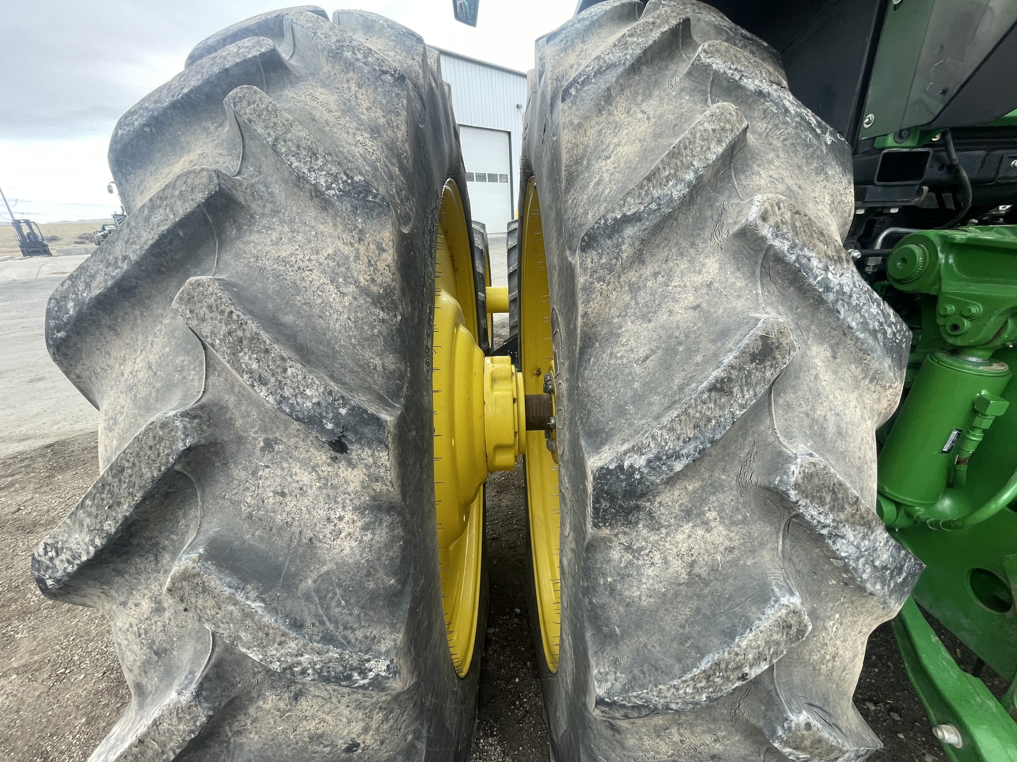 2021 John Deere 8R 310 Image 10