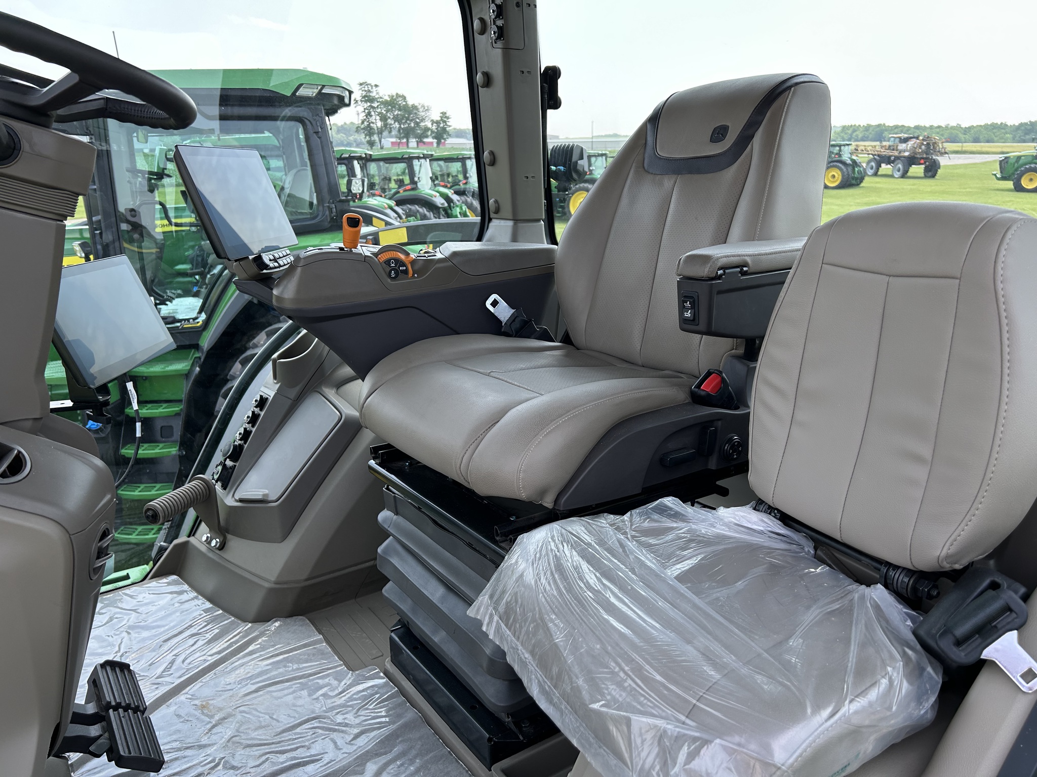  2024 John Deere 8R 340 at Heritage Tractor in Lacon, IL