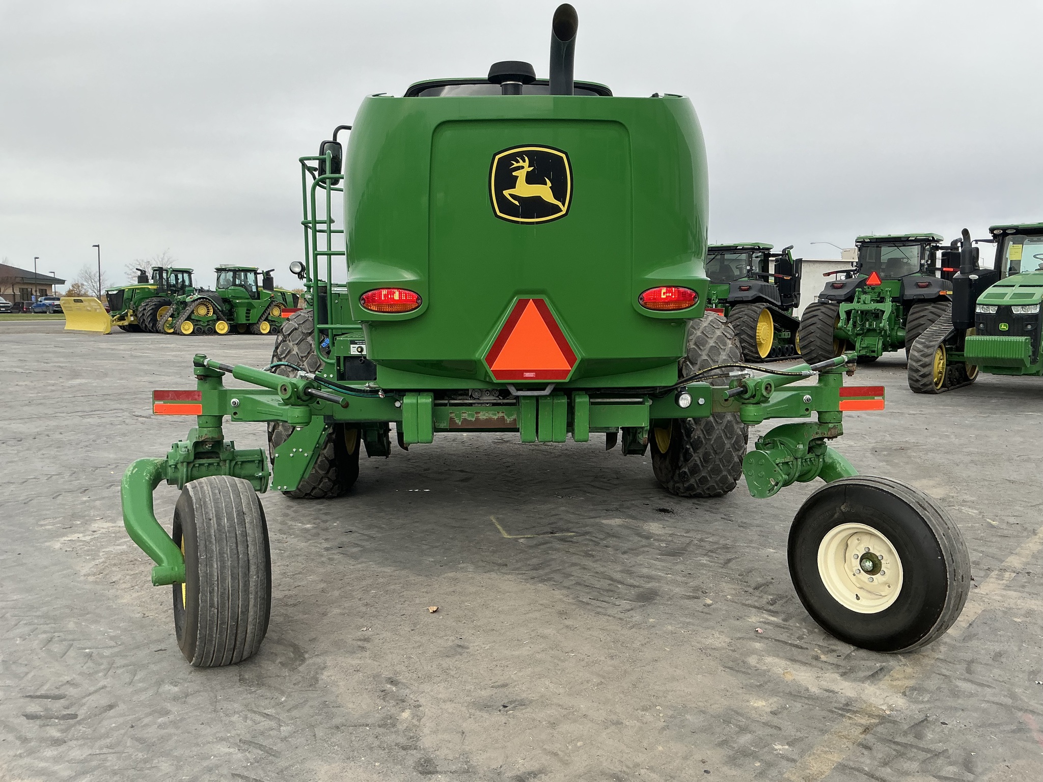 2018 John Deere W235 Image 4