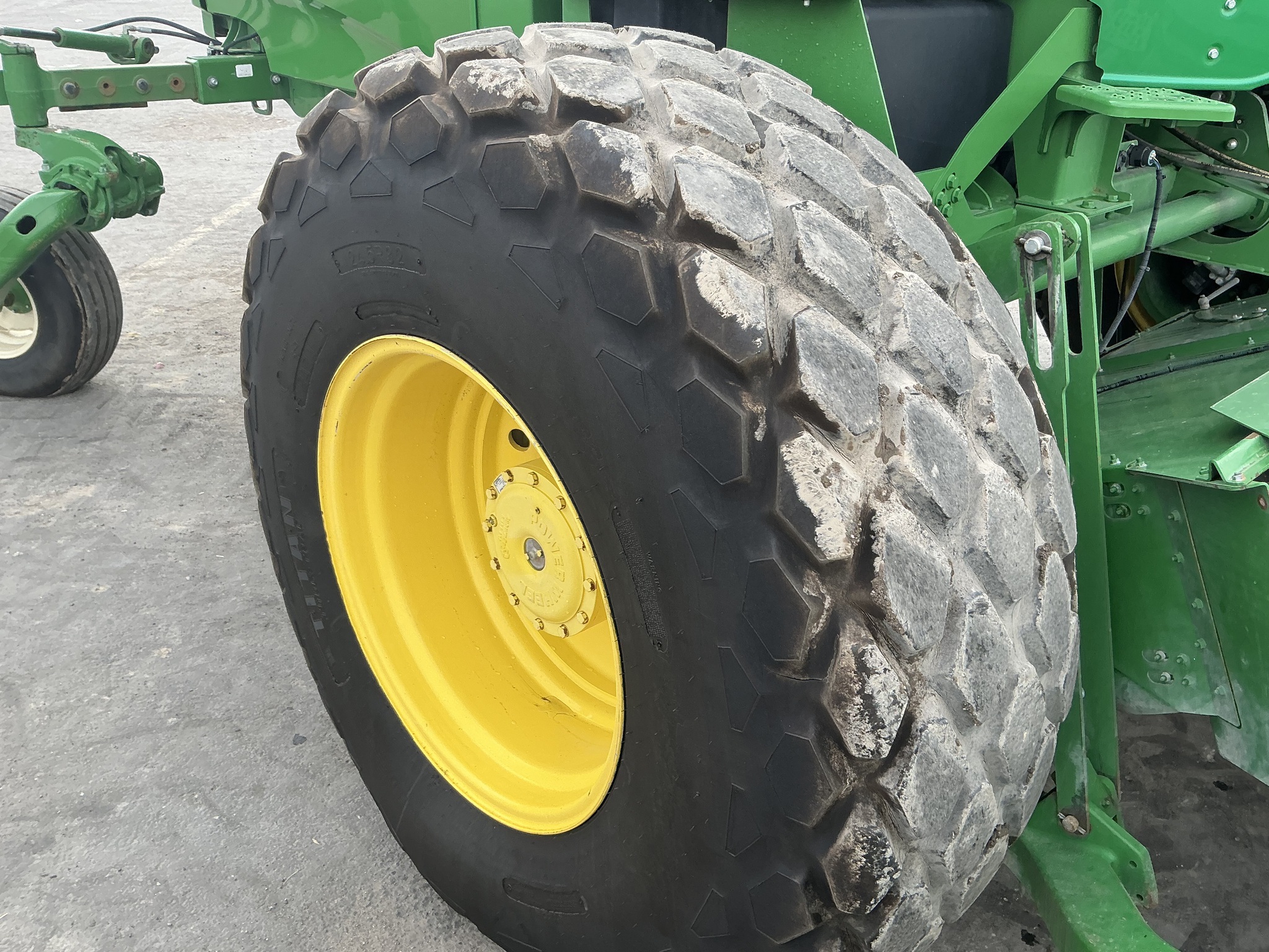 2018 John Deere W235 Image 15