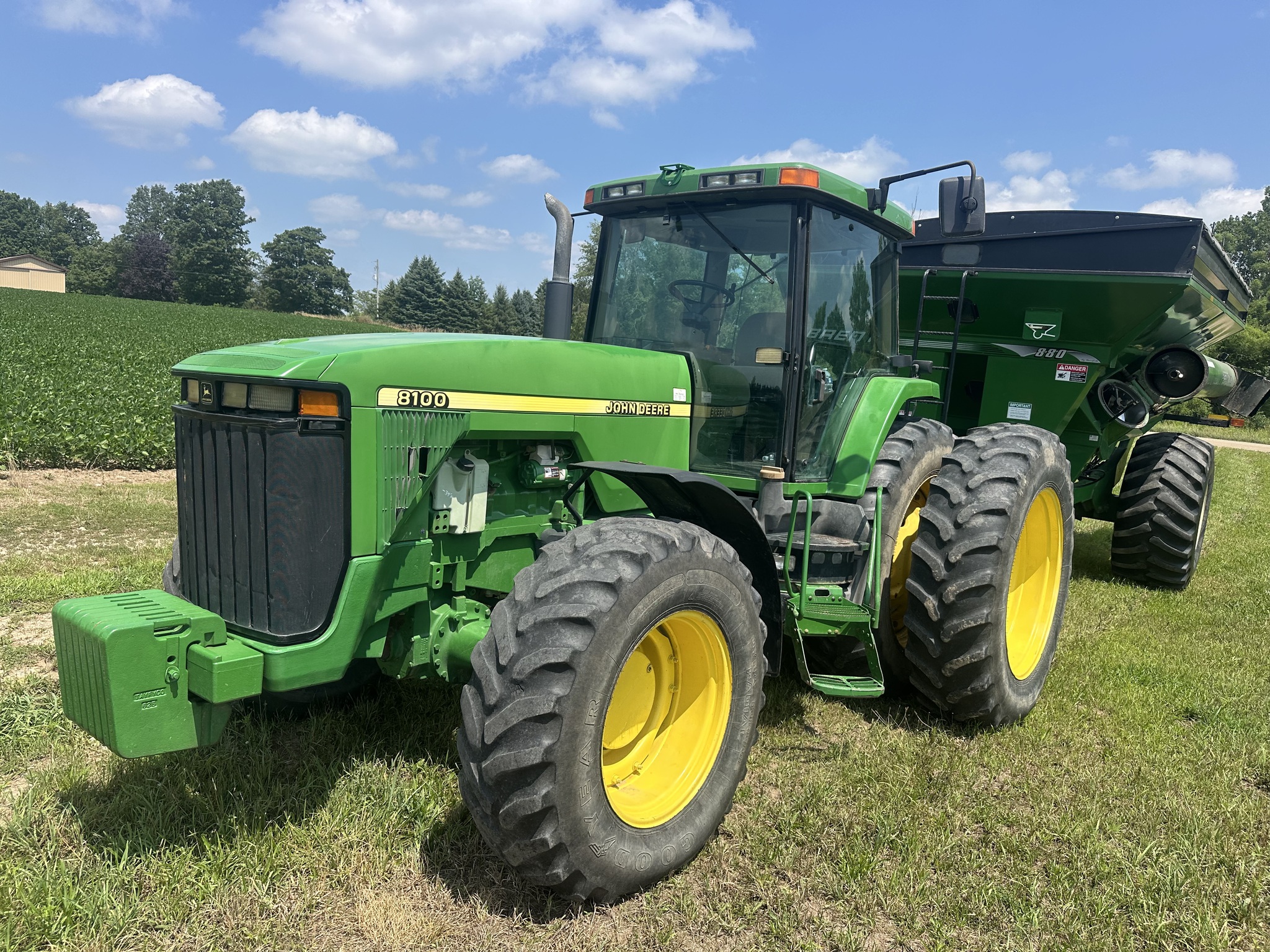 1995 John Deere 8100 Image 2