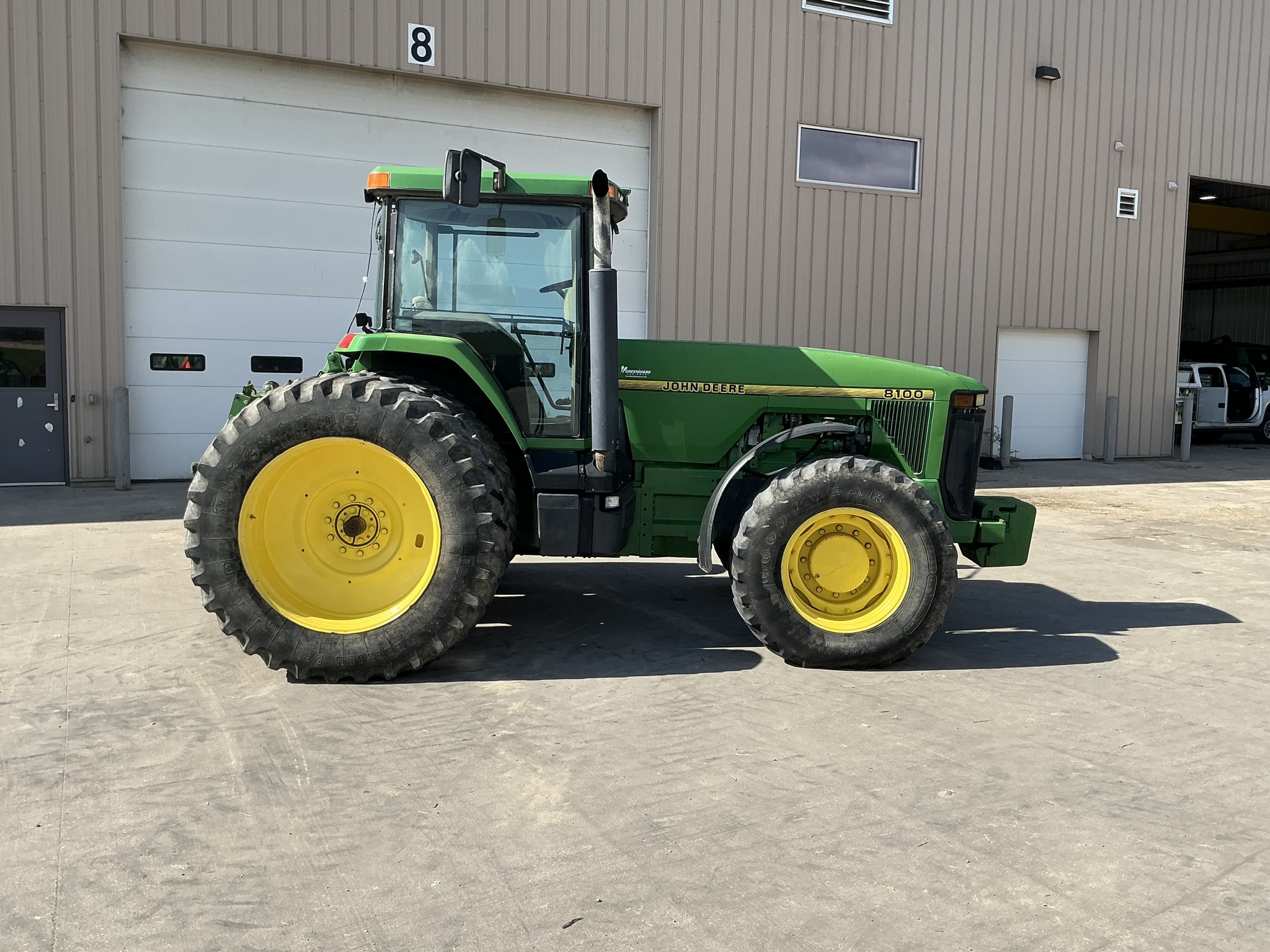 1995 John Deere 8100 Image 2