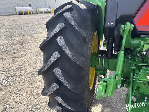 Photo of 2024 John Deere 5067E