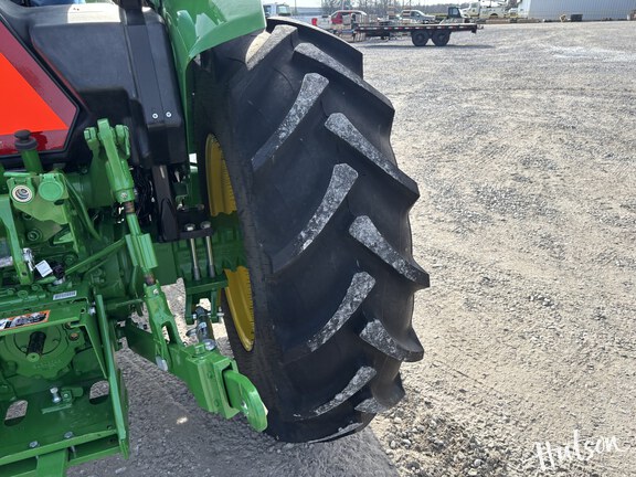 Photo of 2024 John Deere 5067E