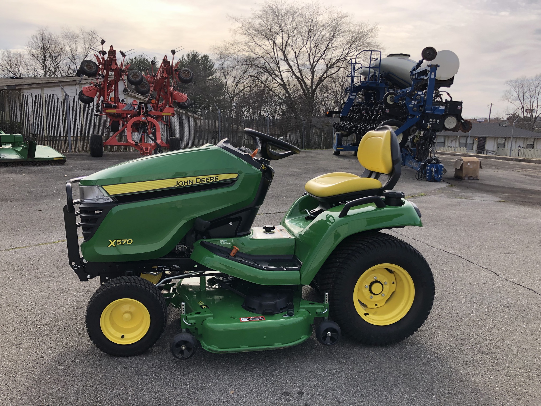 2024 John Deere X570 Image 2