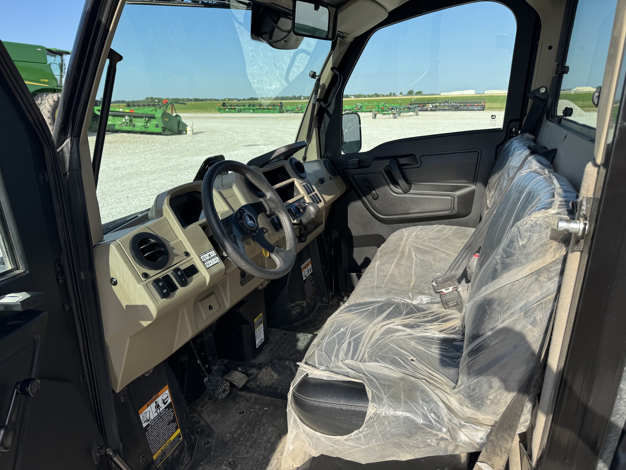  2022 John Deere XUV 835R at Heritage Tractor in Quincy, IL
