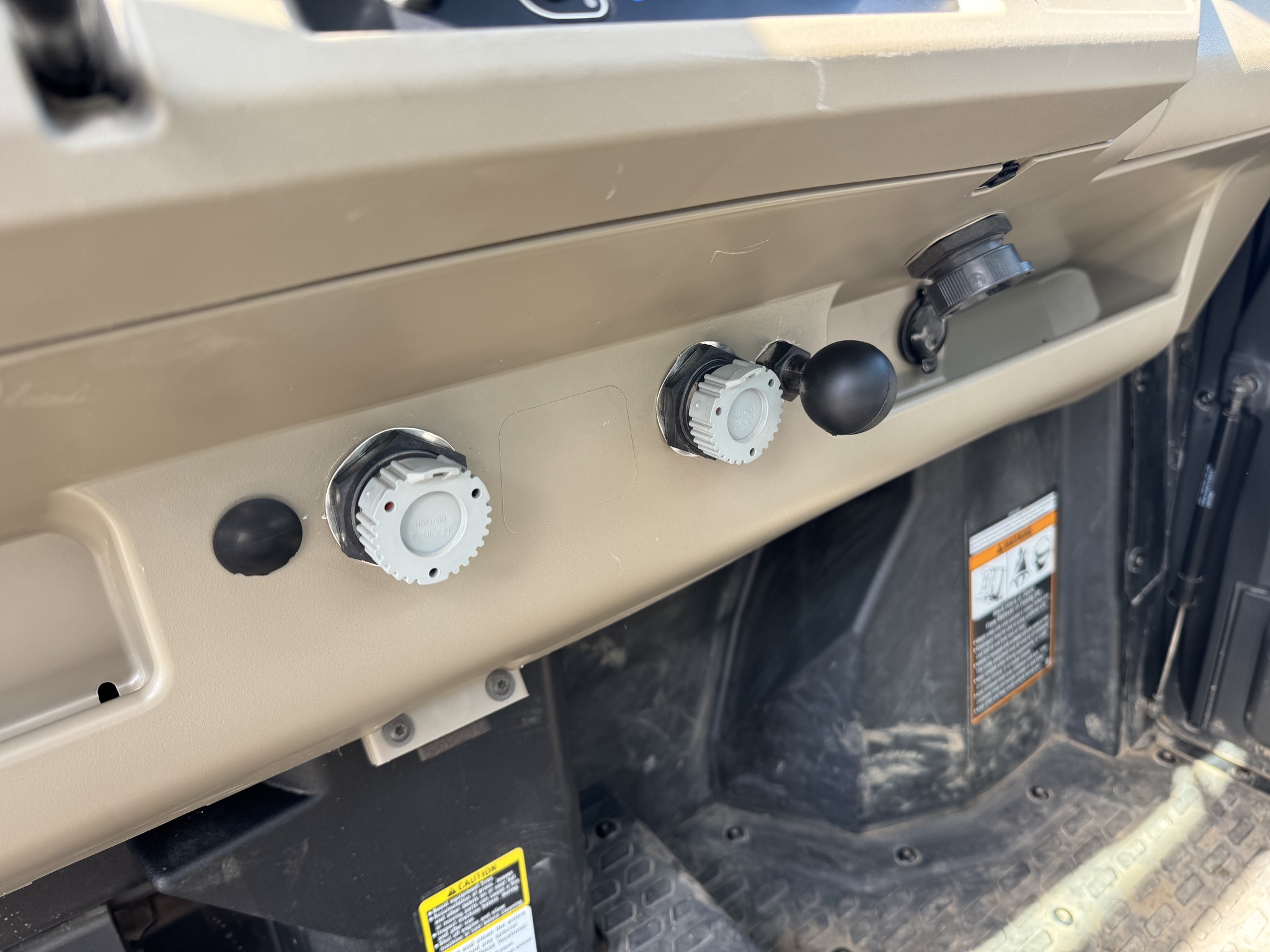  2022 John Deere XUV 835R at Heritage Tractor in Quincy, IL